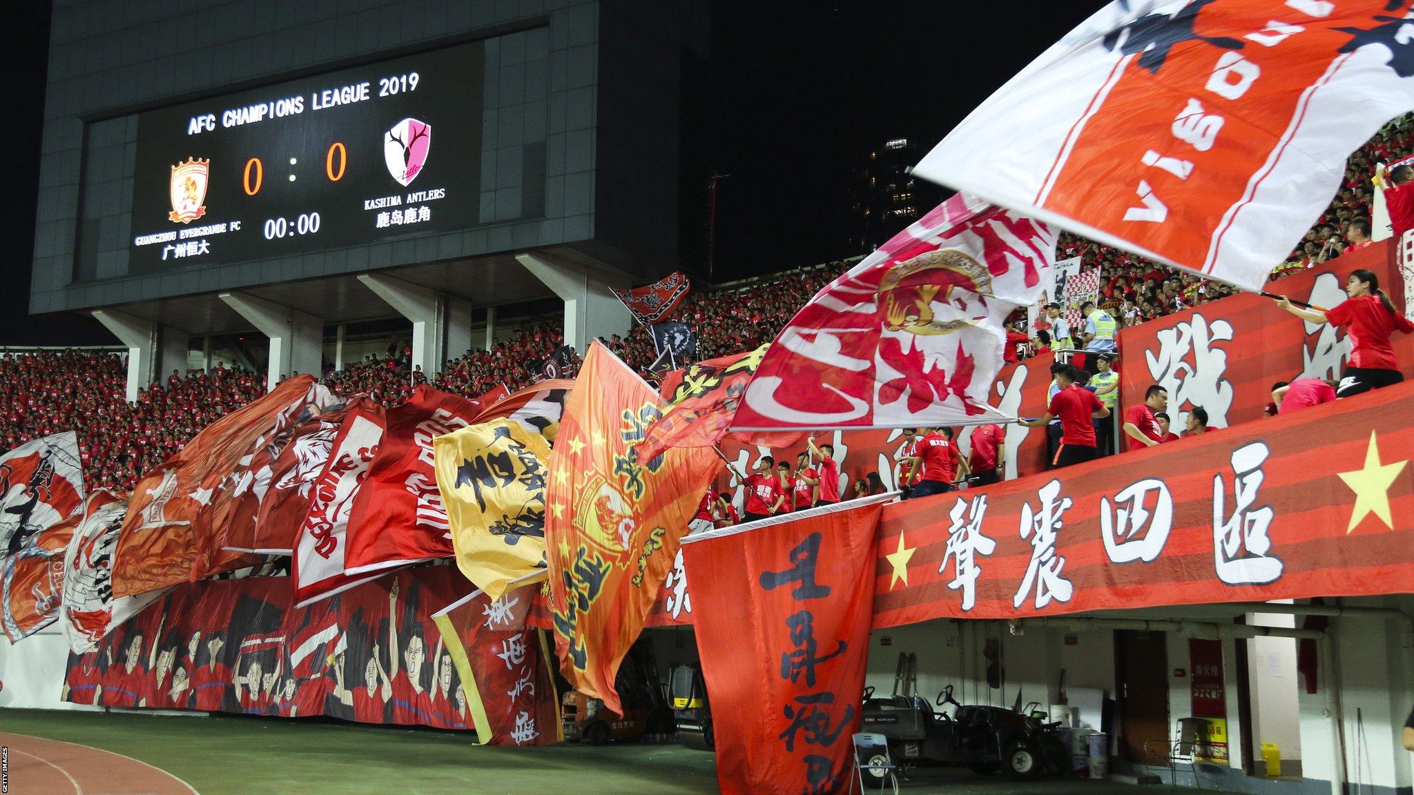 GUANGZHOU, CHINA - AUGUST 28: Supporters of Guangzhou Evergrande cheer during the AFC Champions League quarter-final 1st leg match between Guangzhou Evergrande and Kashima Antlers at Tianhe Stadium on August 28, 2019 in Guangzhou, Guangdong Province of China. (Photo by VCG/VCG via Getty Images)