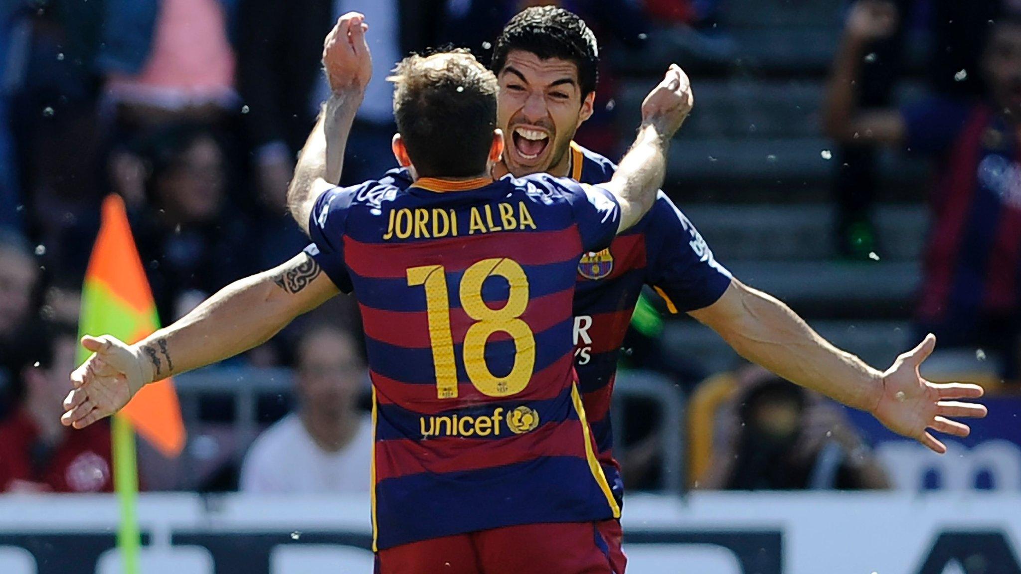 Luis Suarez celebrates