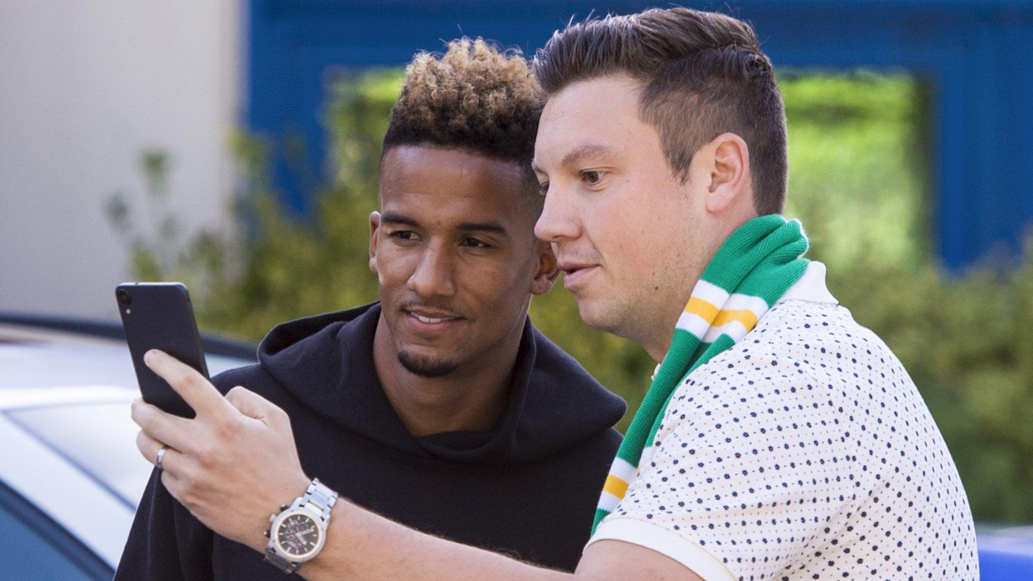 Scott Sinclair meets a Celtic fan