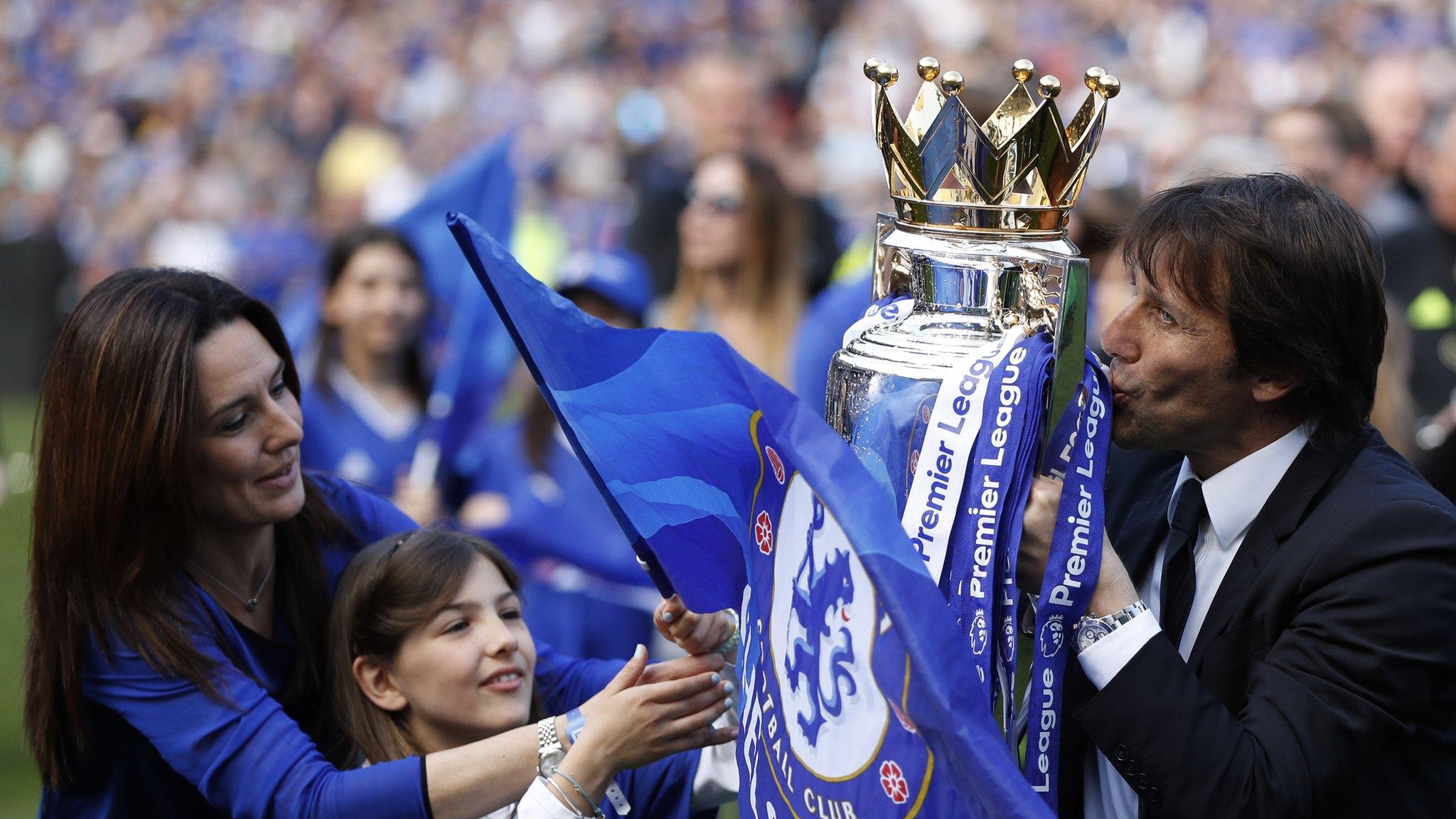 Antonio Conte picks up the Premier League title