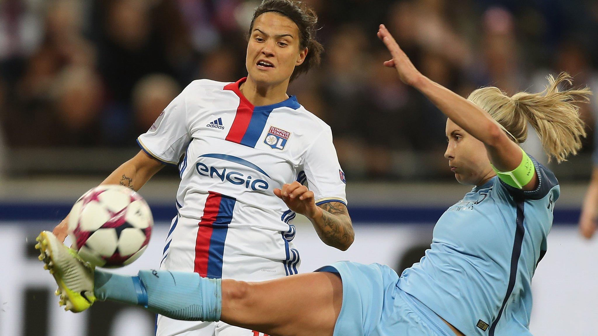 Steph Houghton (R) vies with Lyon's German midfielder Dzsenifer Marozsan