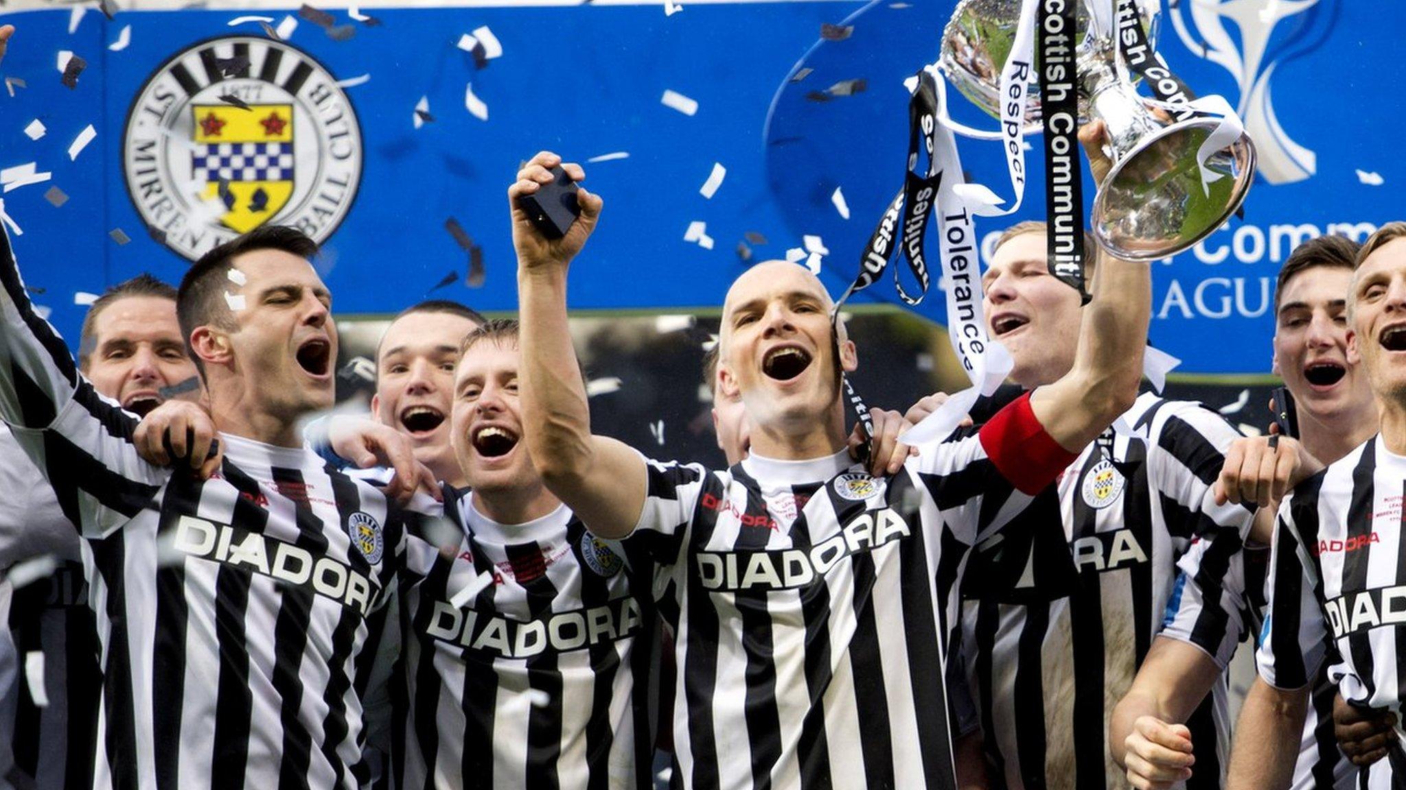 St Mirren win the 2013 League Cup