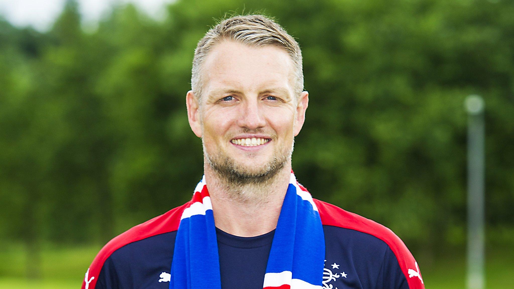 Clint Hill has signed a one-year deal with Rangers