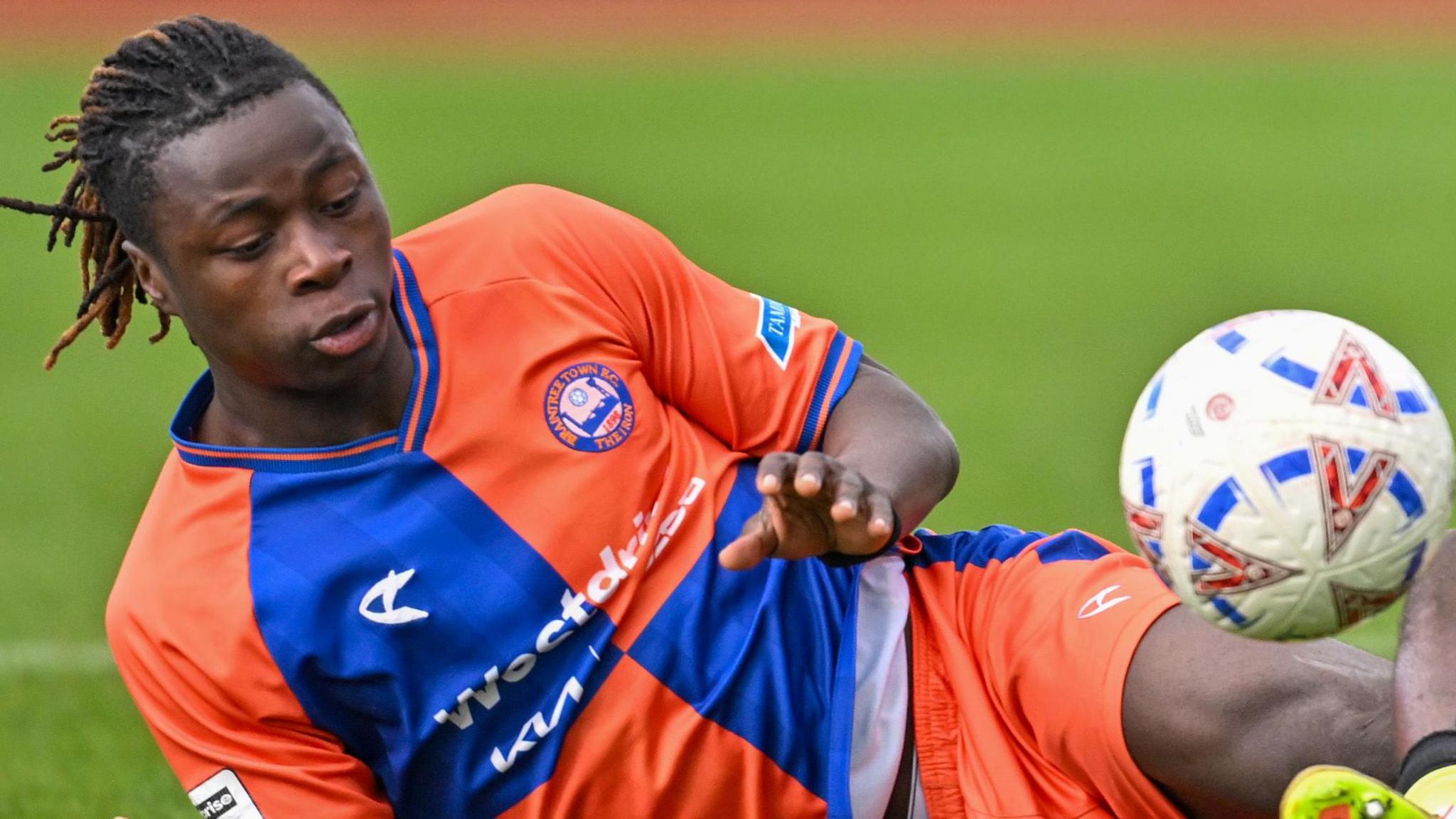 Sahid Kamara playing for Braintree Town