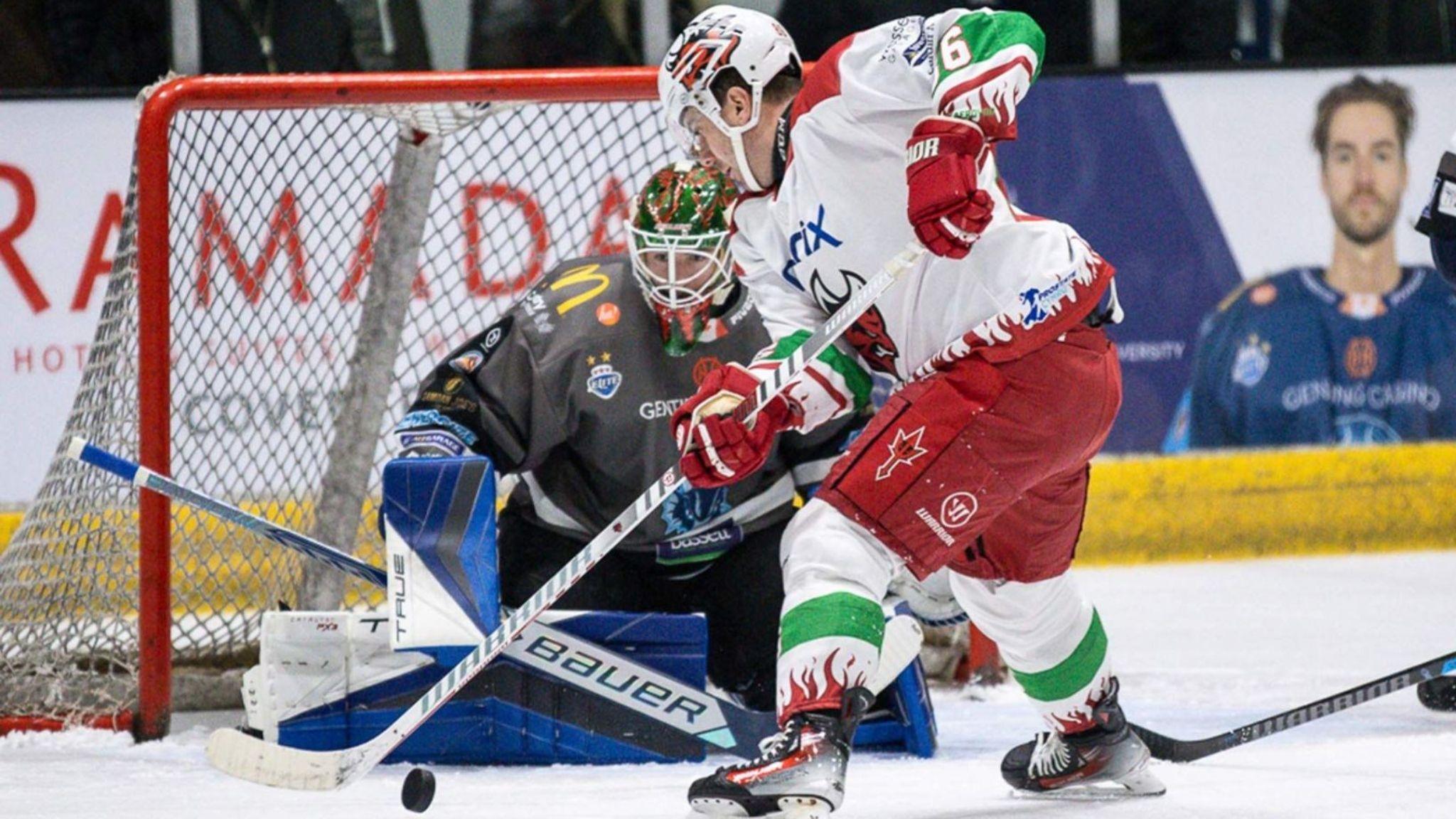 Cardiff Devils Zach O'Brien tries to beat Coventry Blaze netminder Mat Robson