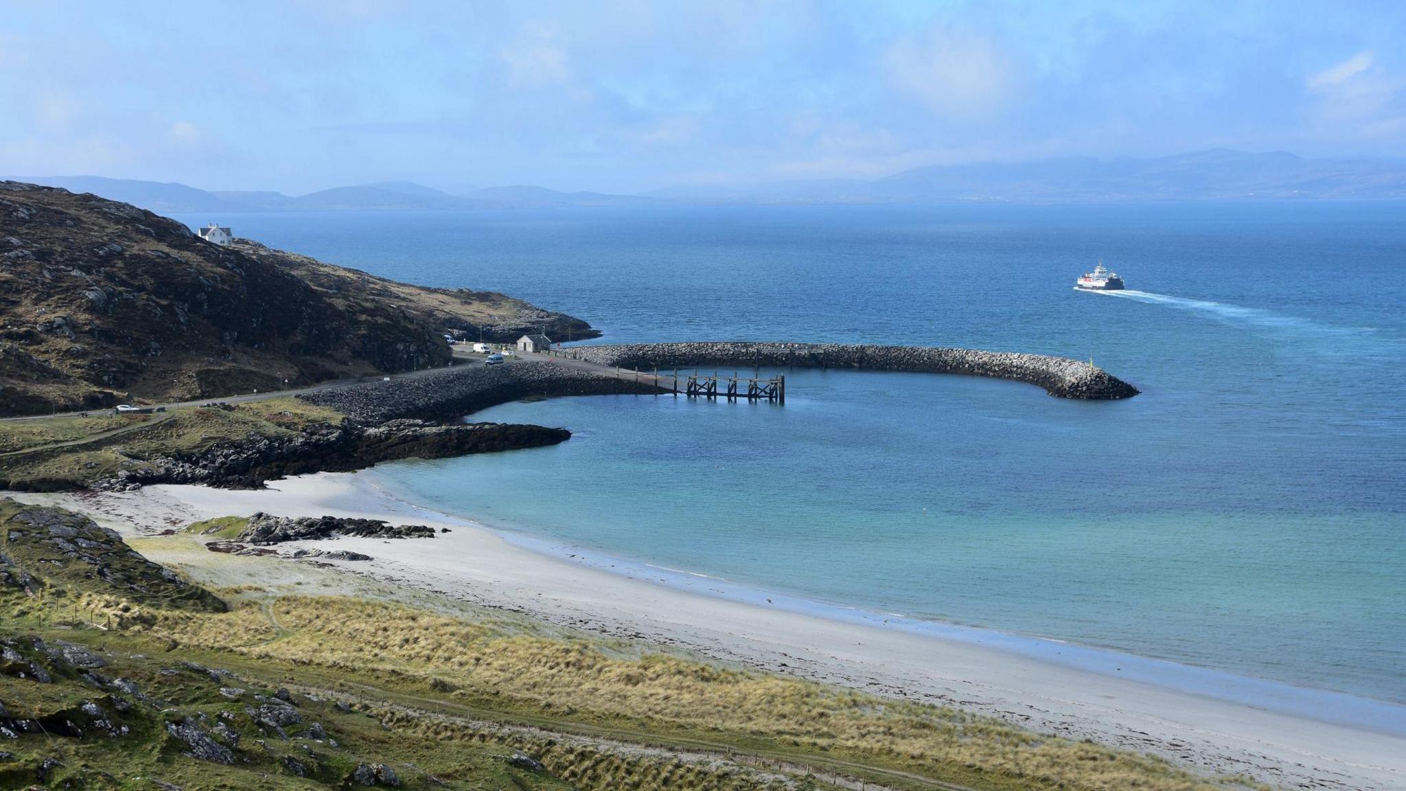 Bàta-aiseig a' seòladh à Èireisgeigh