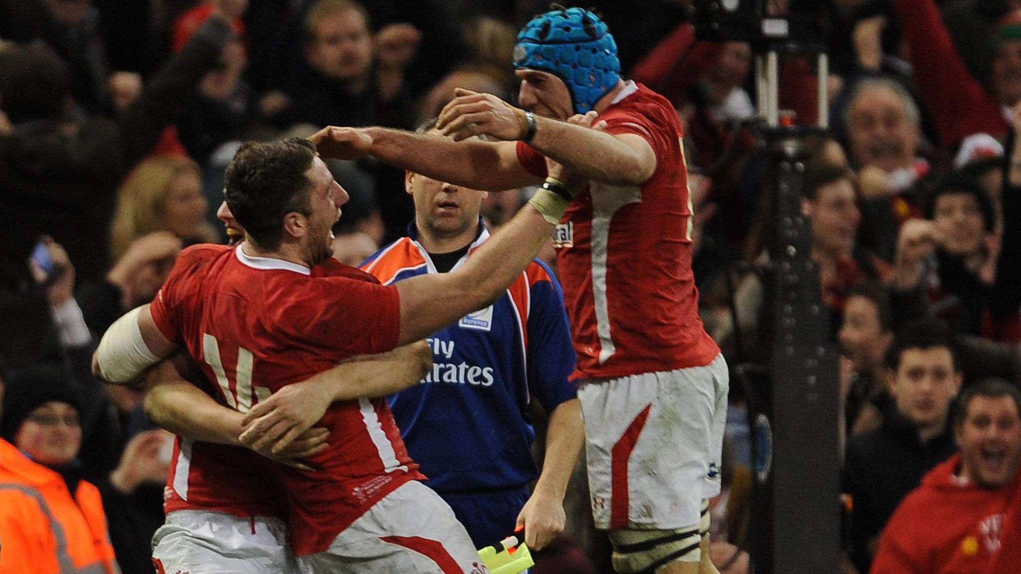 Alex Cuthbert celebrates with Justin Tipuric after scoring in the 2013 win against England