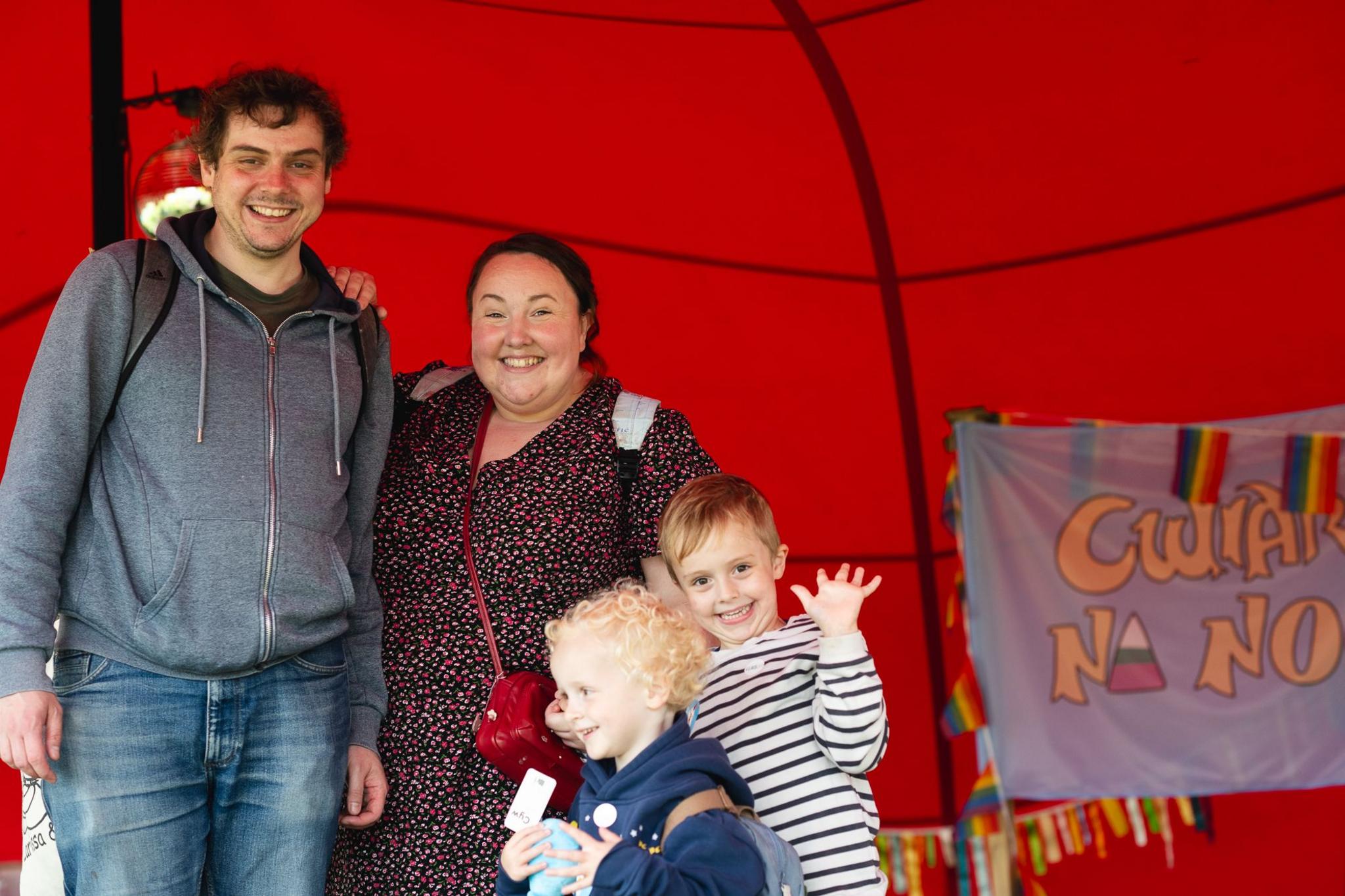 Michael, Kate, Charlie ac Ollie o Bontypridd