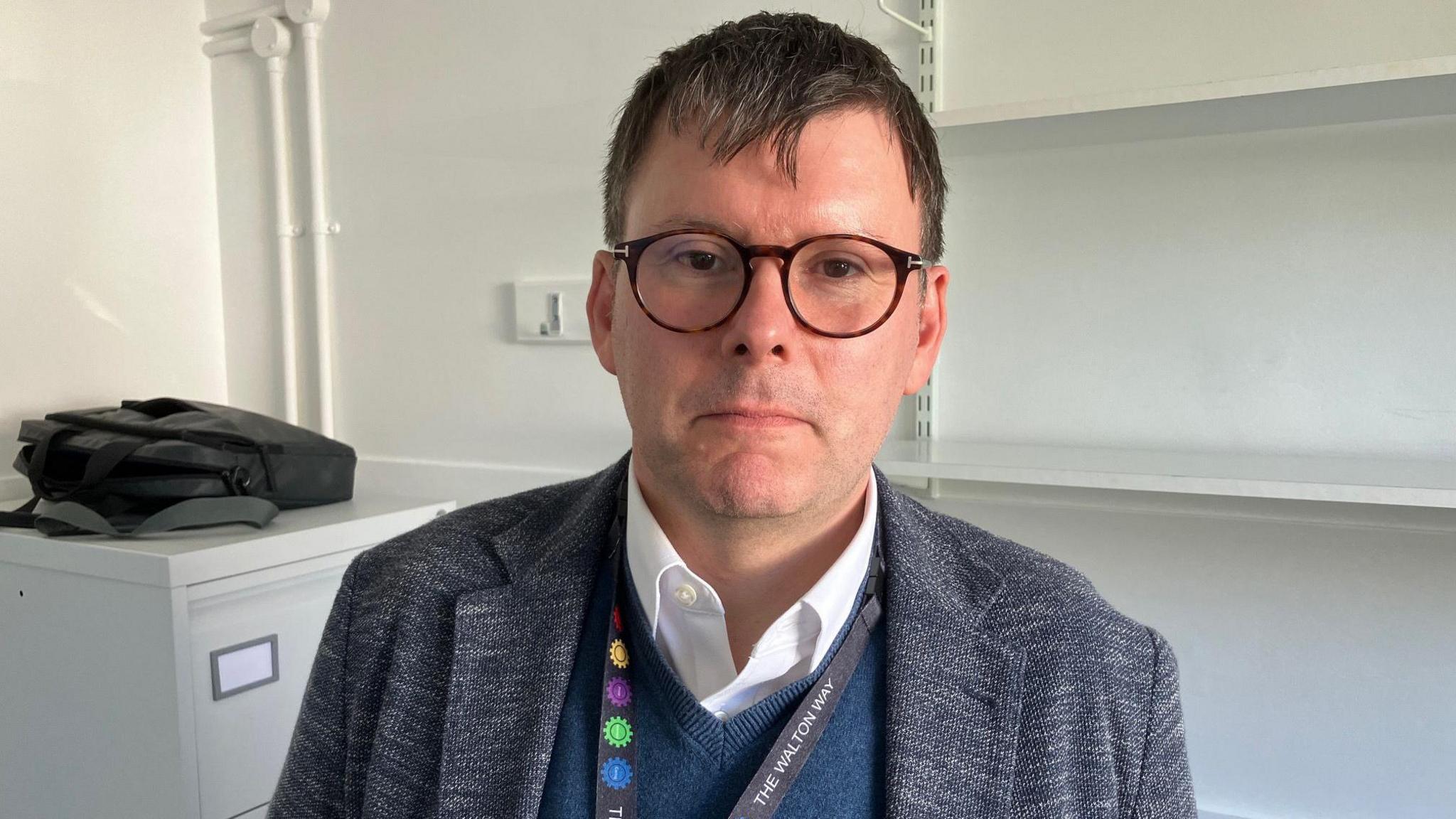 Dr Rhys Davies