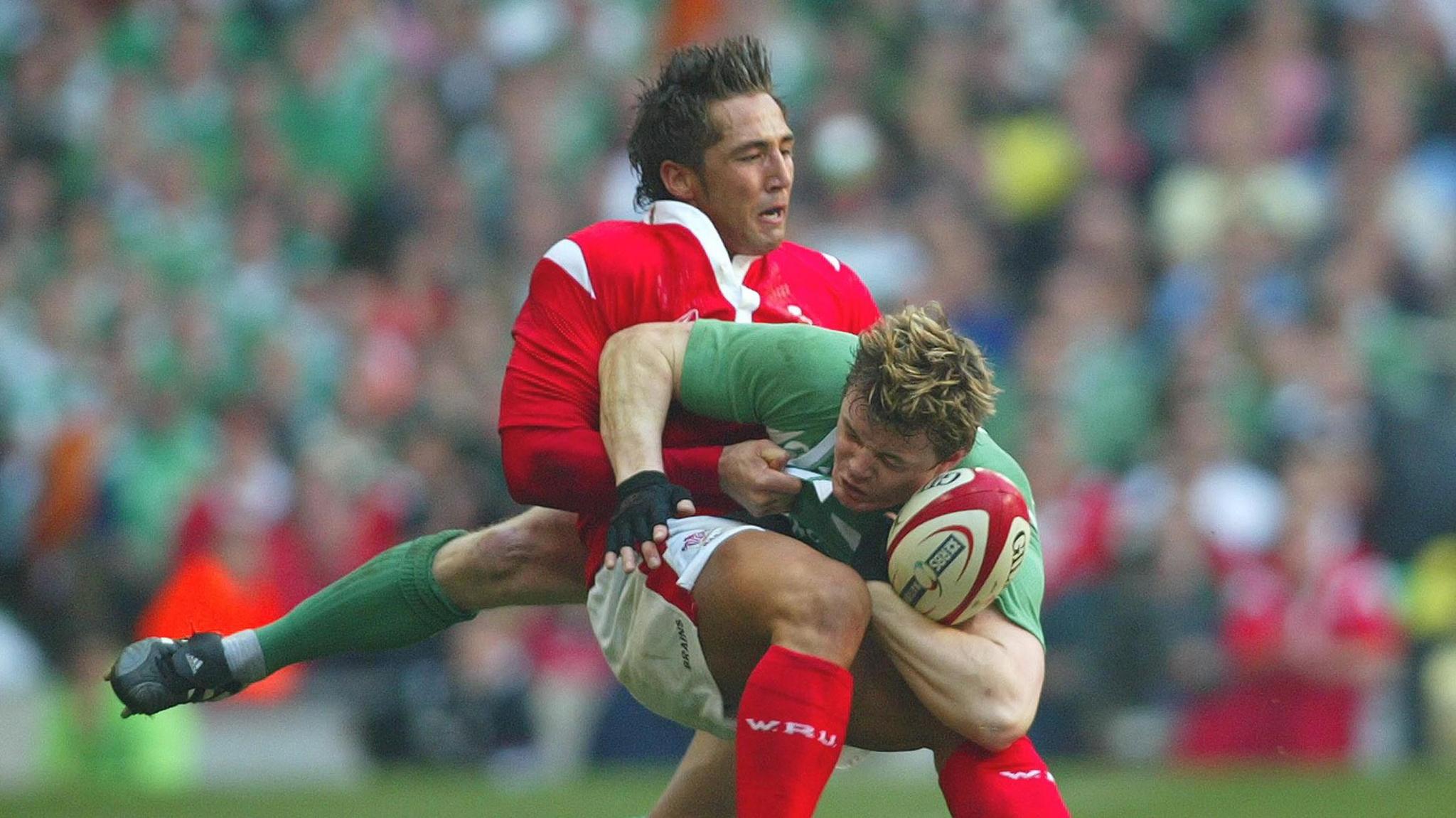 Gavin Henson tackles Brian O'Driscoll