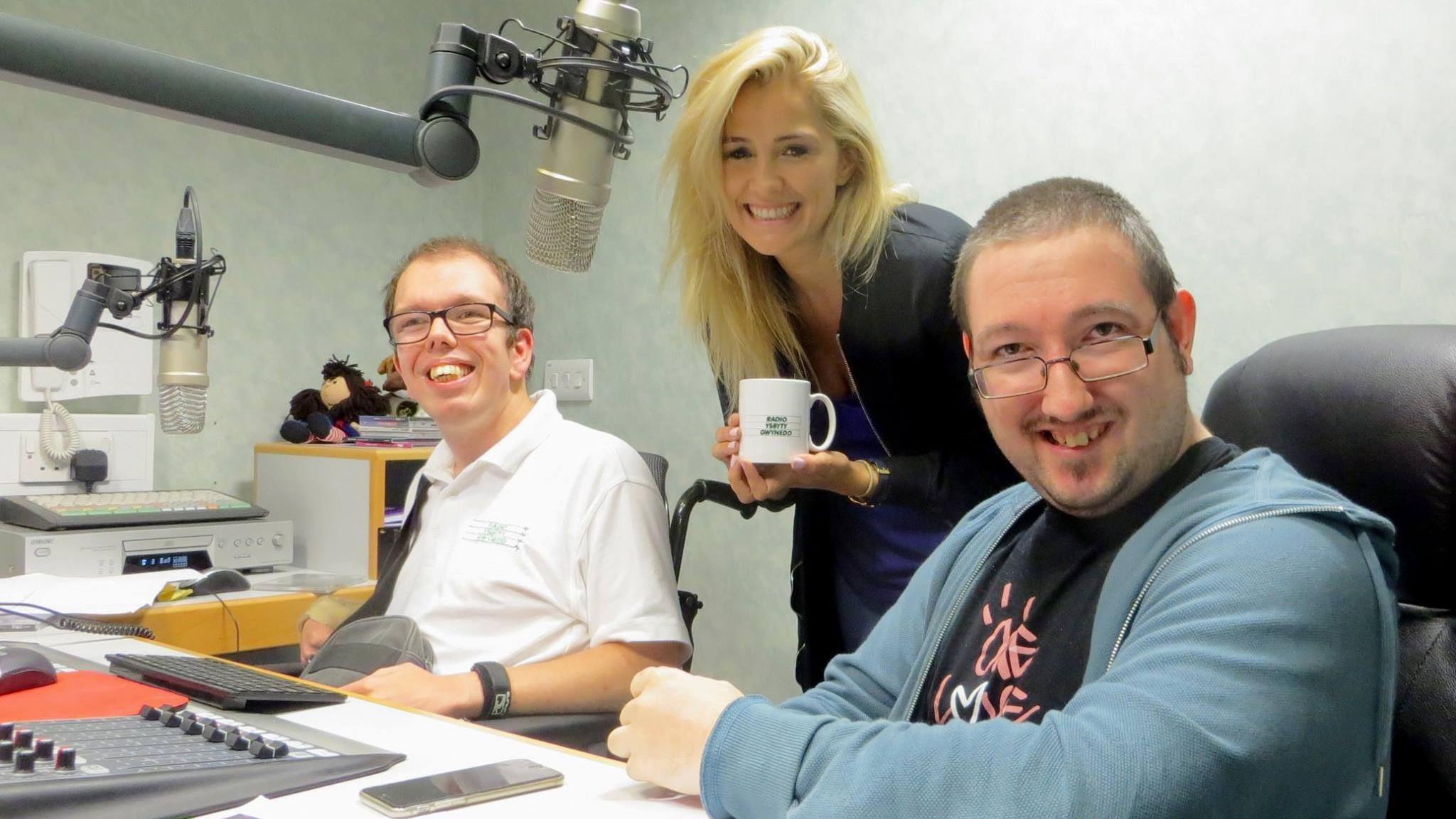 Elin Fflur a raglen Michael ac Aaron