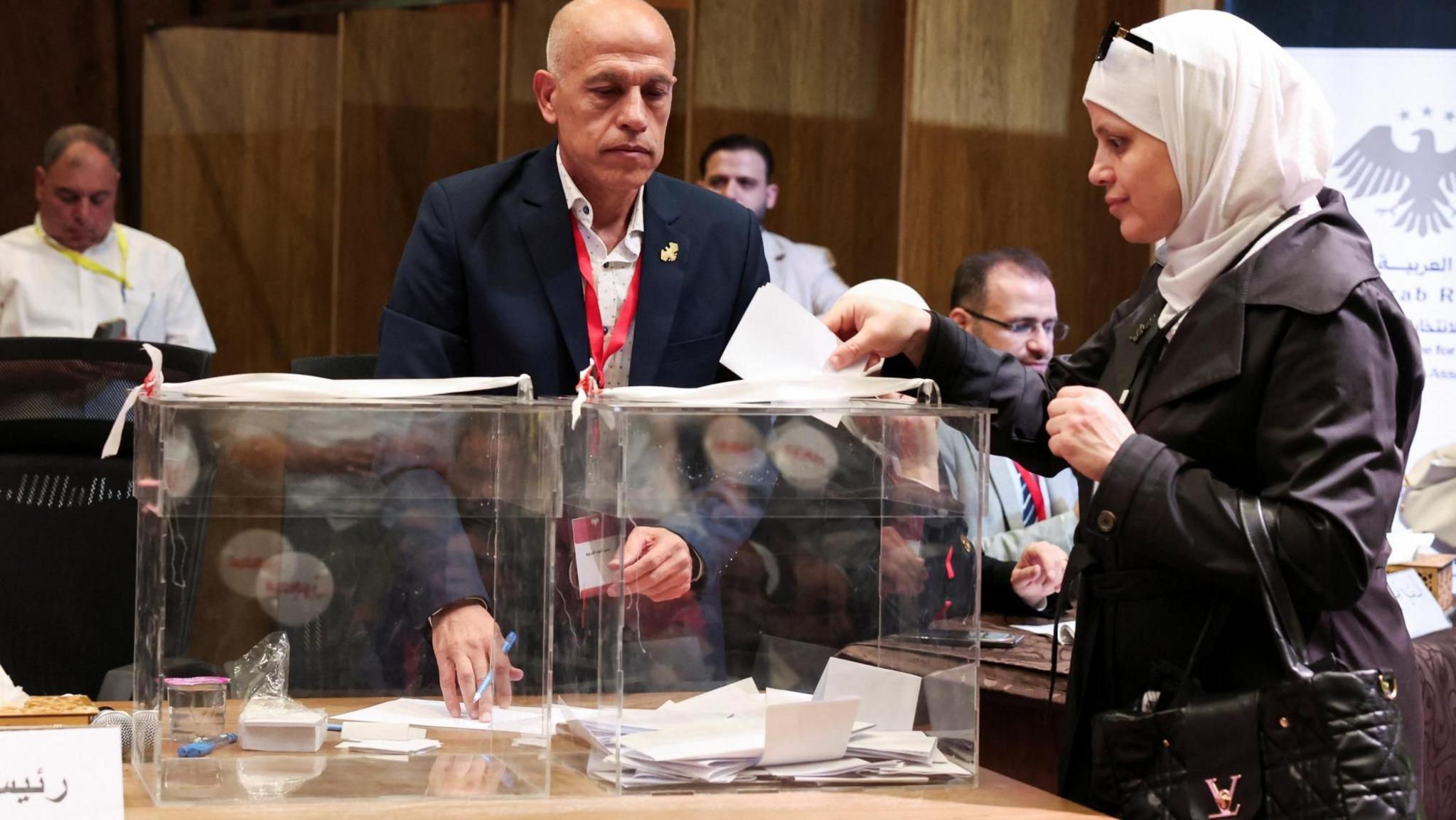 A female member of an electoral college votes for candidates for the new Syrian People's Assembly, in Aleppo, Syria (5 October 2025)
