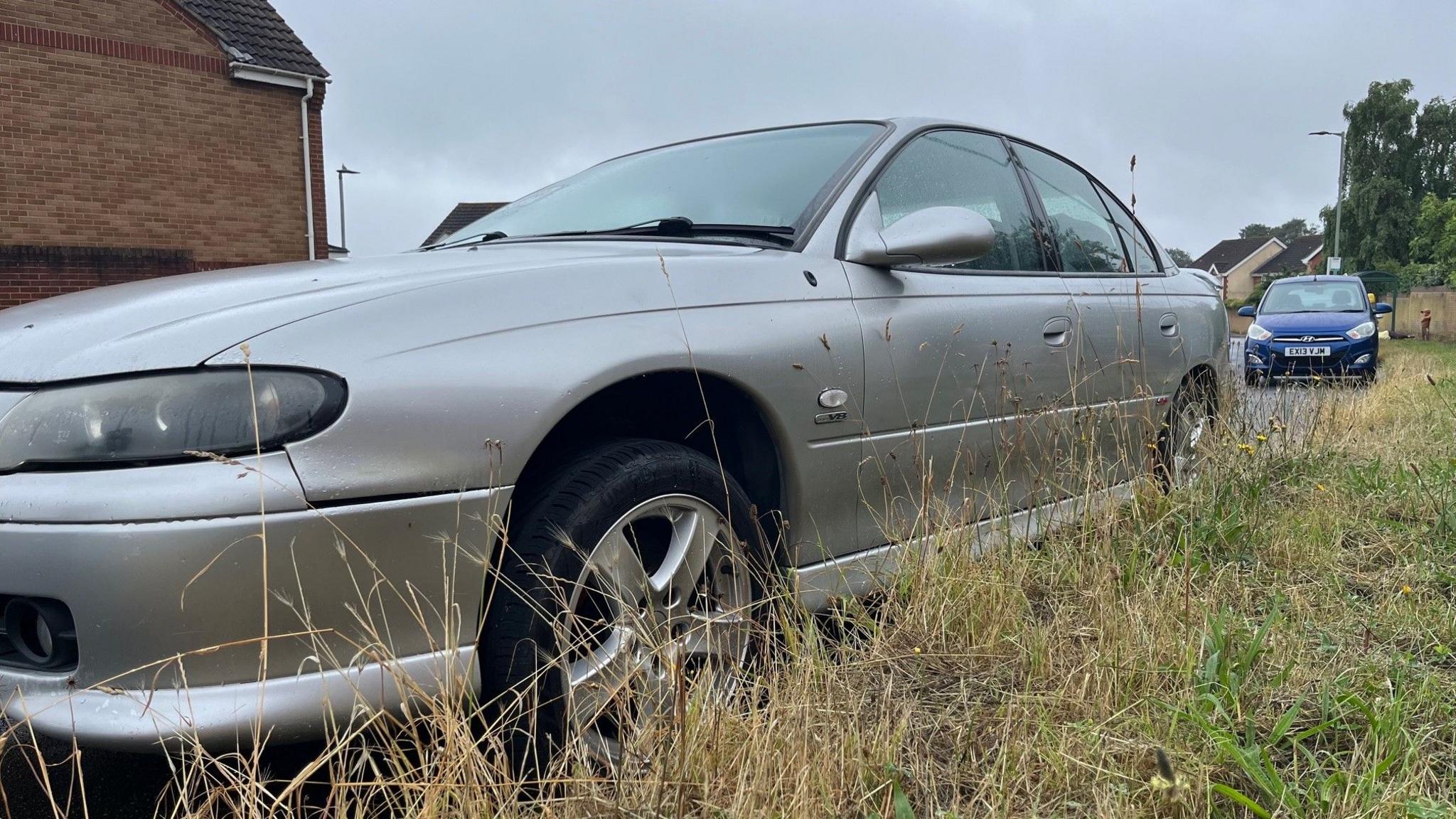 Abandoned car in Exminster