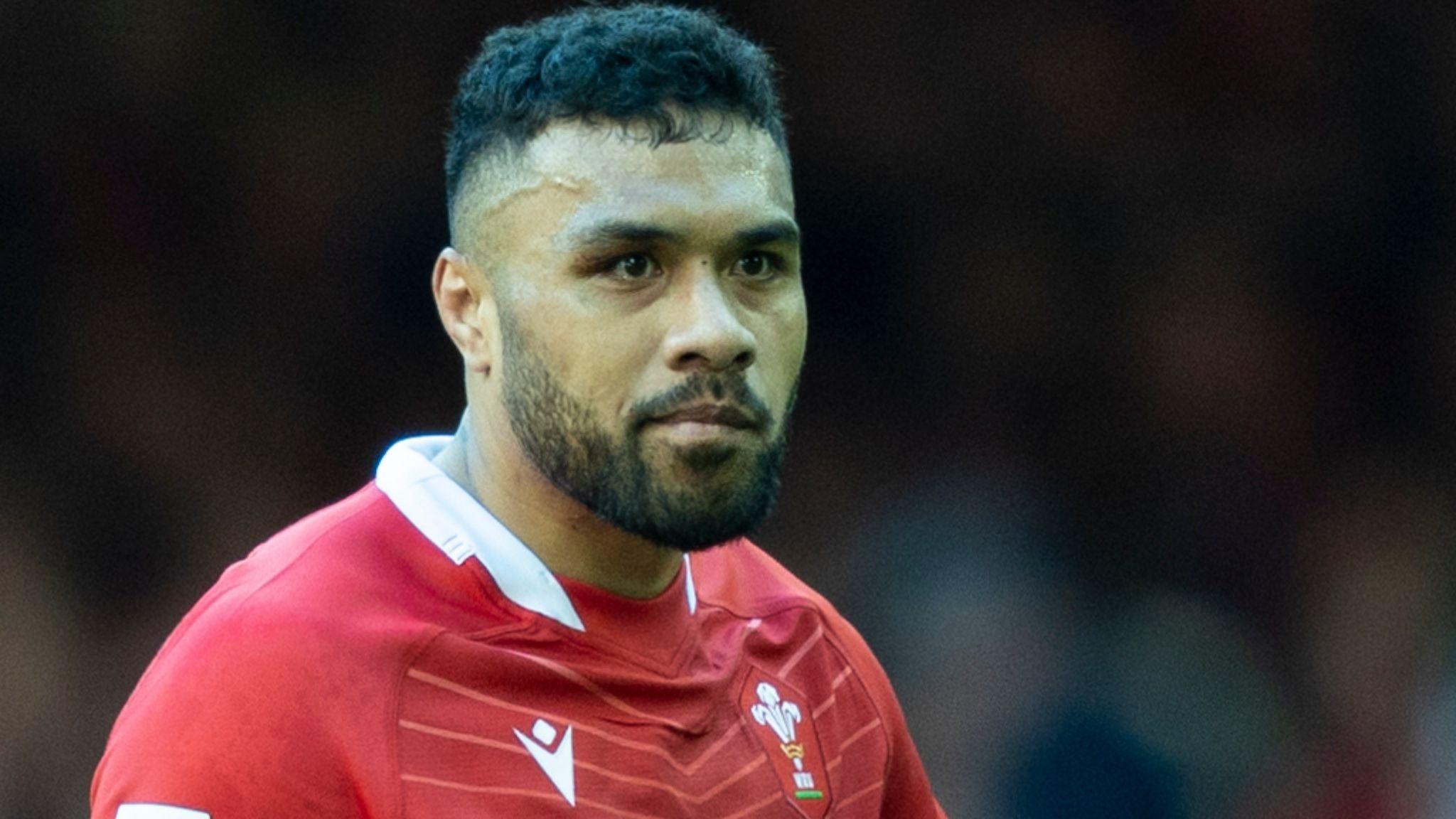 Willis Halaholo playing for Wales