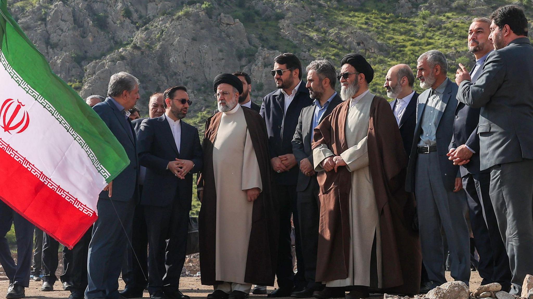 President Ebrahim Raisi (3rd L) and Foreign Minister Hossein Amir-Abdollahian (2nd R) attend the inauguration of the Qiz-Qalasi Dam (19 May 2024)