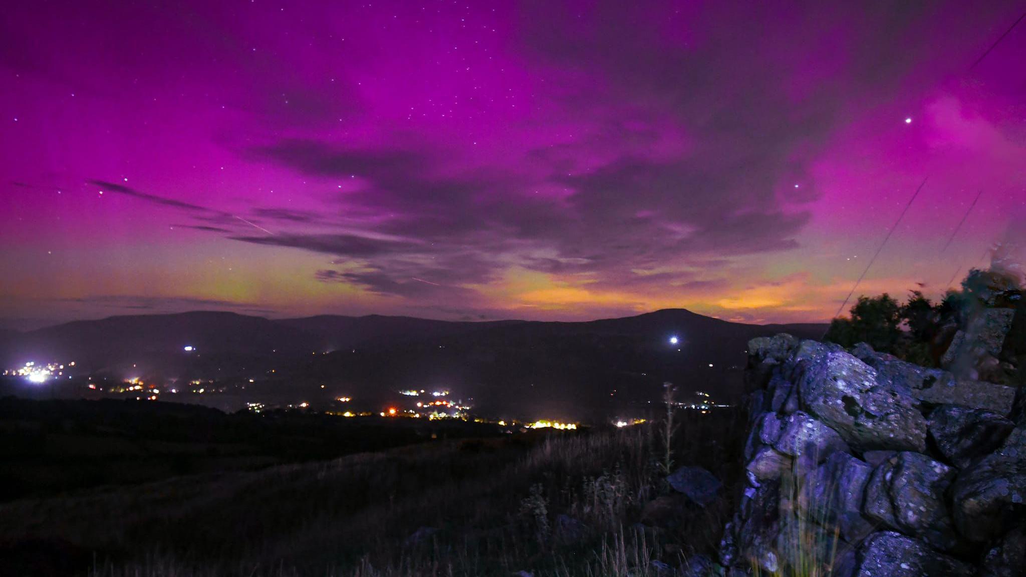 Picture of the northern lights overlooking Sugarloaf mountain