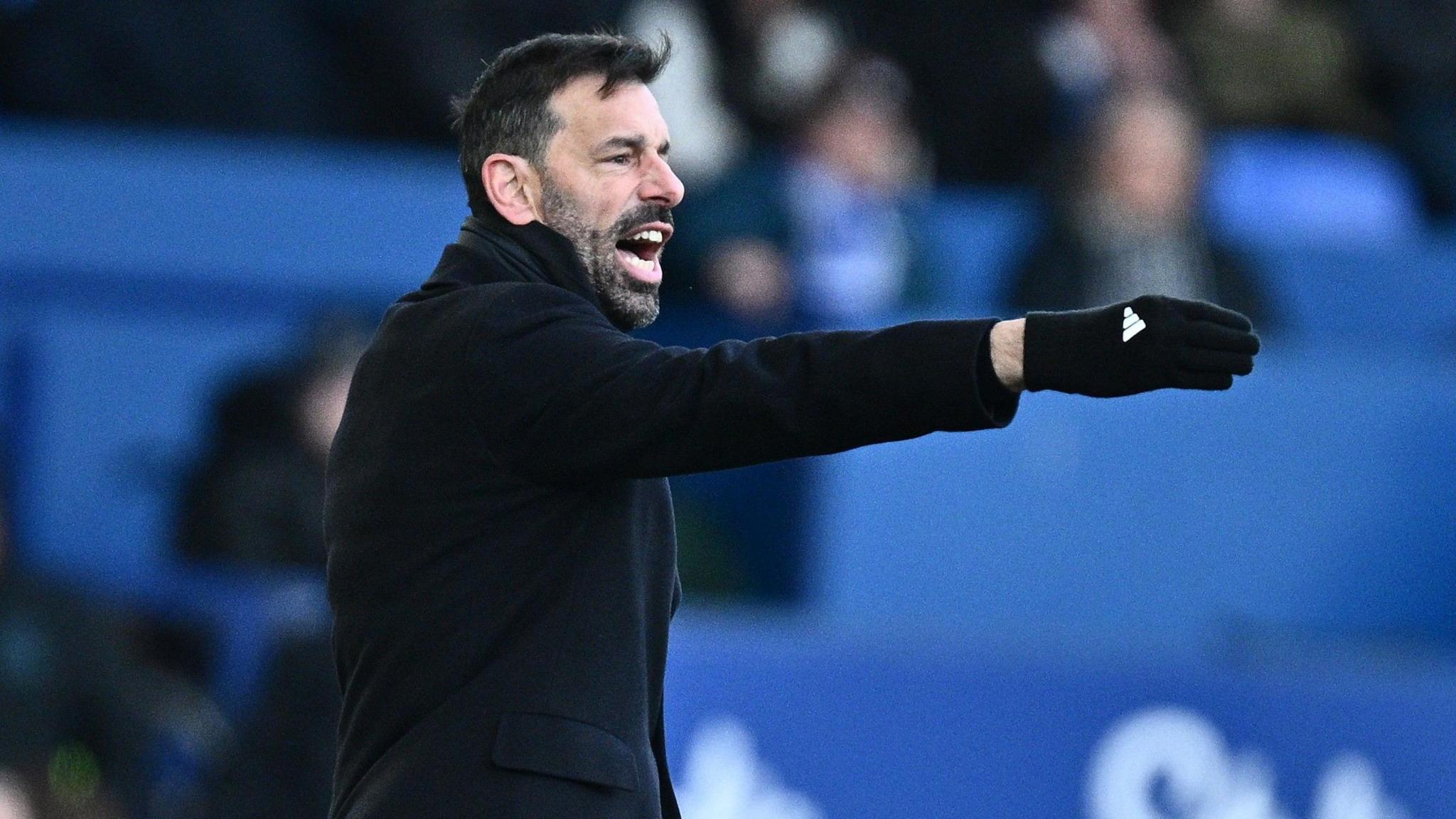 Ruud van Nistelrooy gives instructions during Leicester's 4-0 defeat at Everton