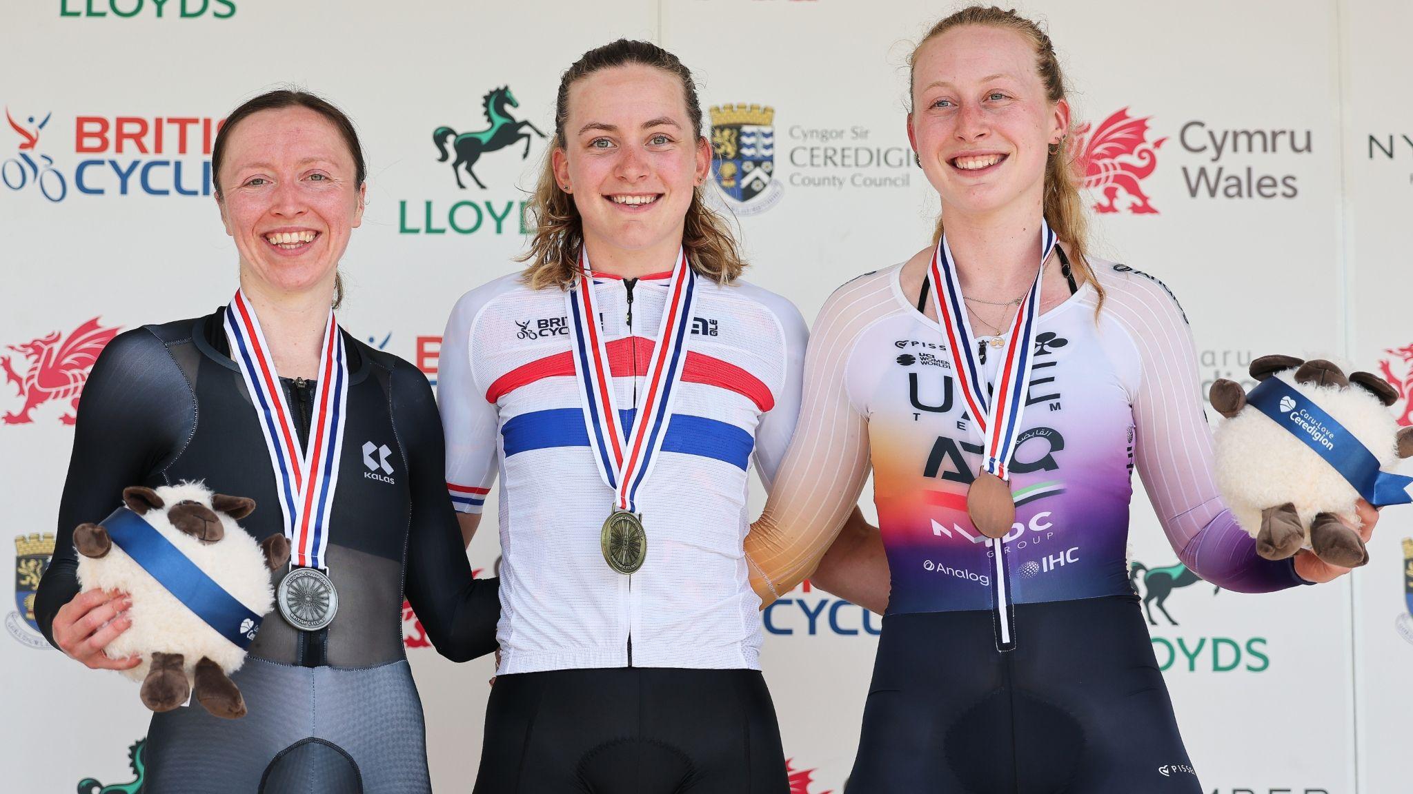 Anna Morris, Zoe Backstedt & Elynor Backstedt on the podium with medals
