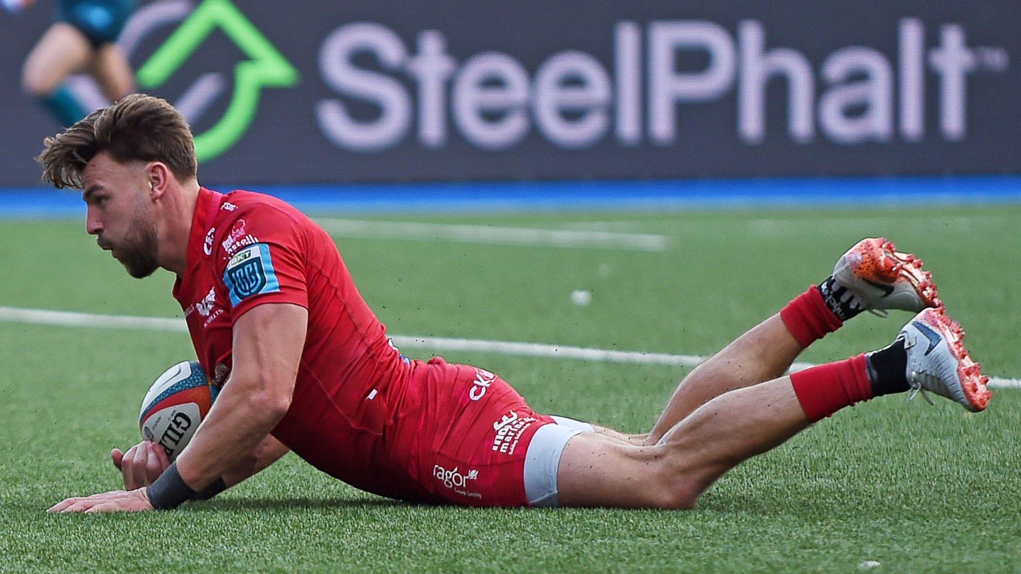 Johnny Williams scores a try for Scarlets