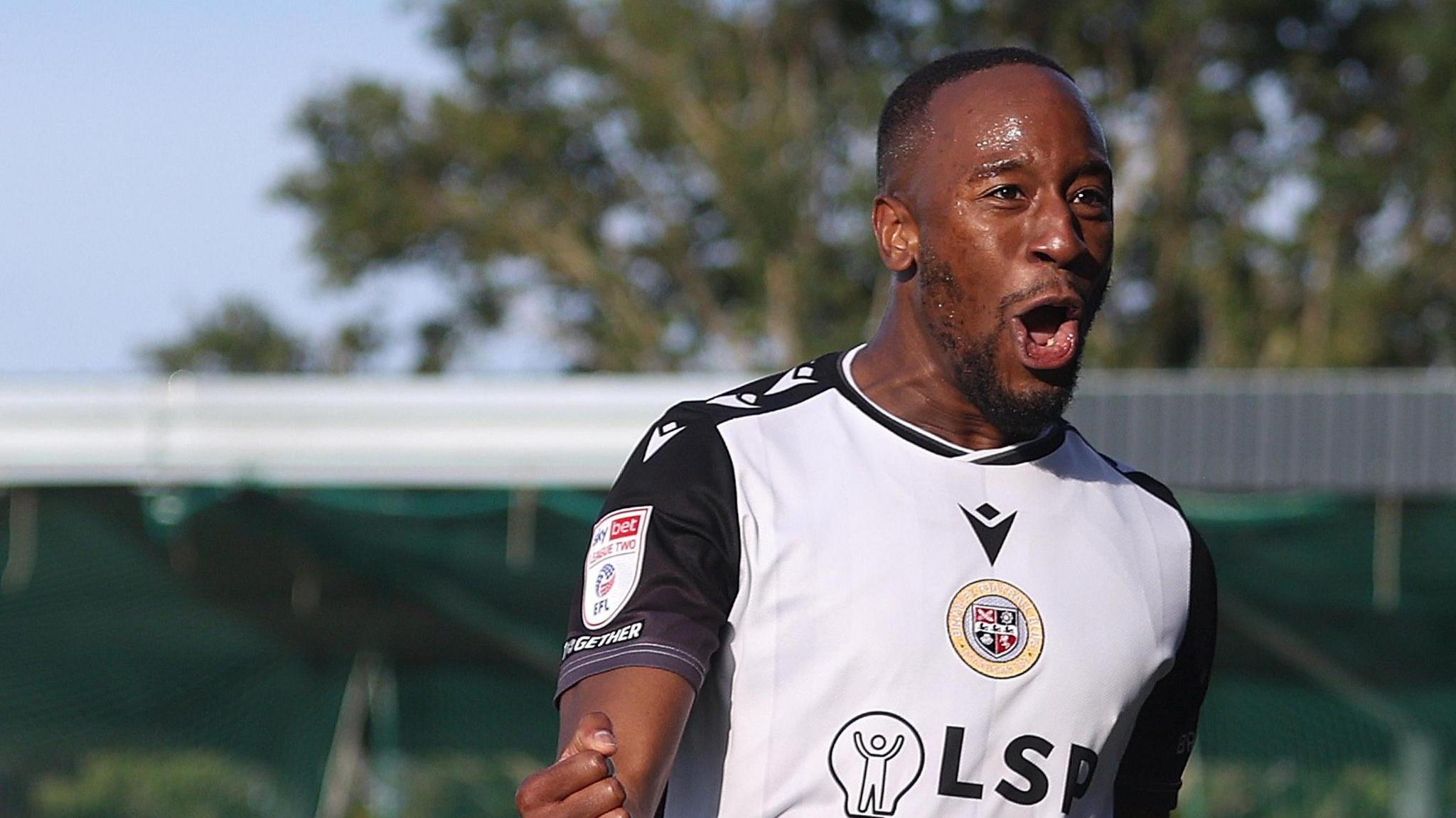 Nicke Kabamba celebrates for Bromley