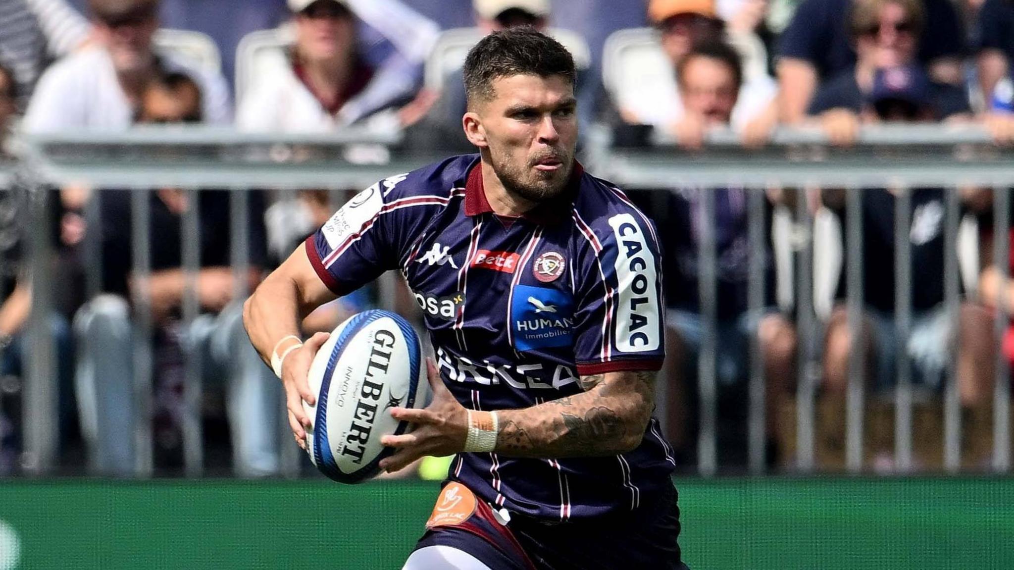 Matthieu Jalibert playing for Bordeaux