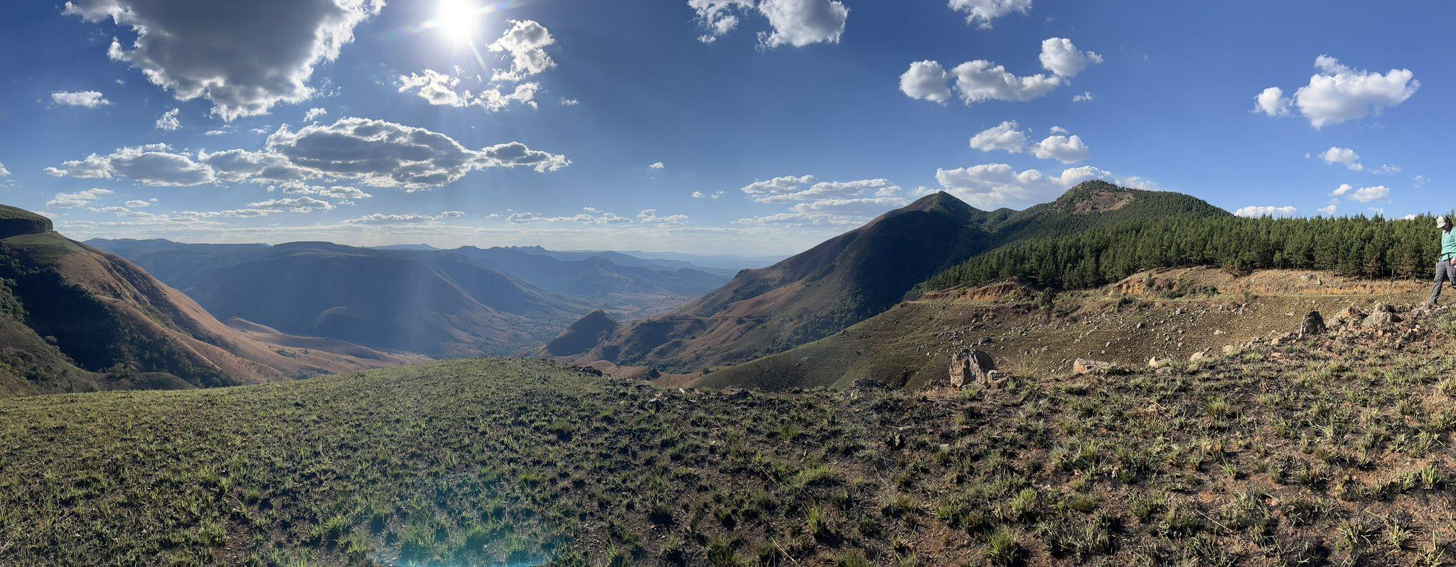 Η Nadja και οι συνάδελφοί της πήγαν στο Eastern Barberton Greenstone Belt στη Νότια Αφρική για να συλλέξουν δείγματα βράχου