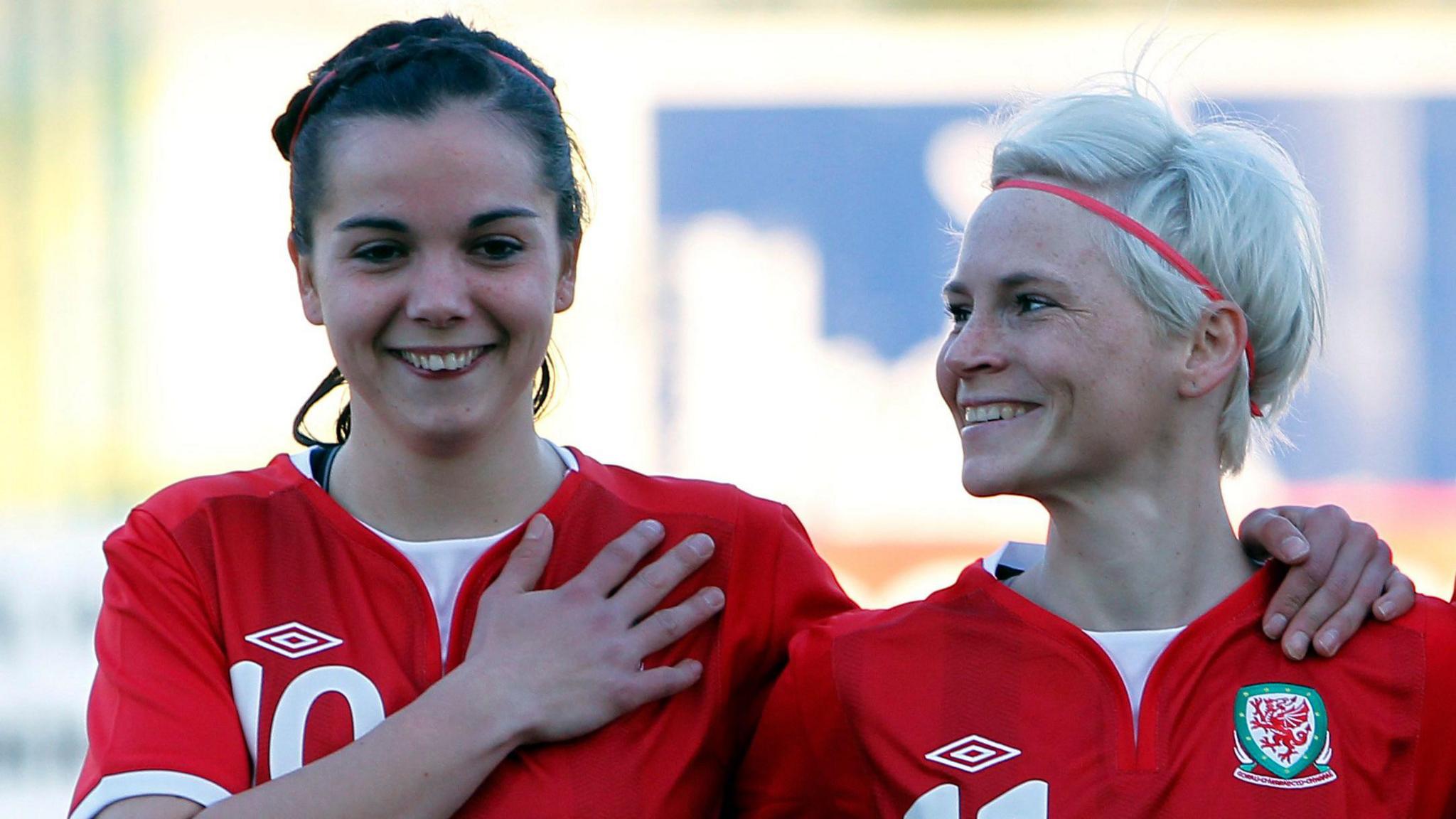 Gwennan Harries a Jess Fishlock