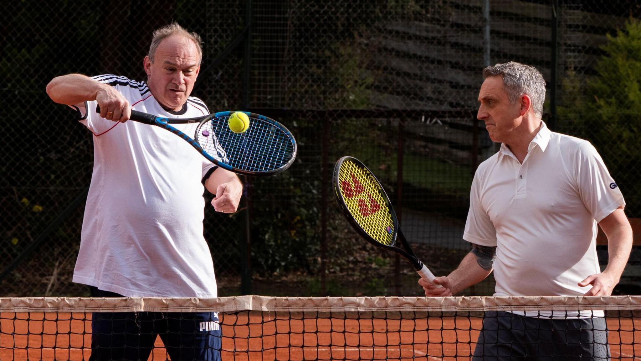 Ailig Cole-Hamilton is Ed Davey a' cluich tennis