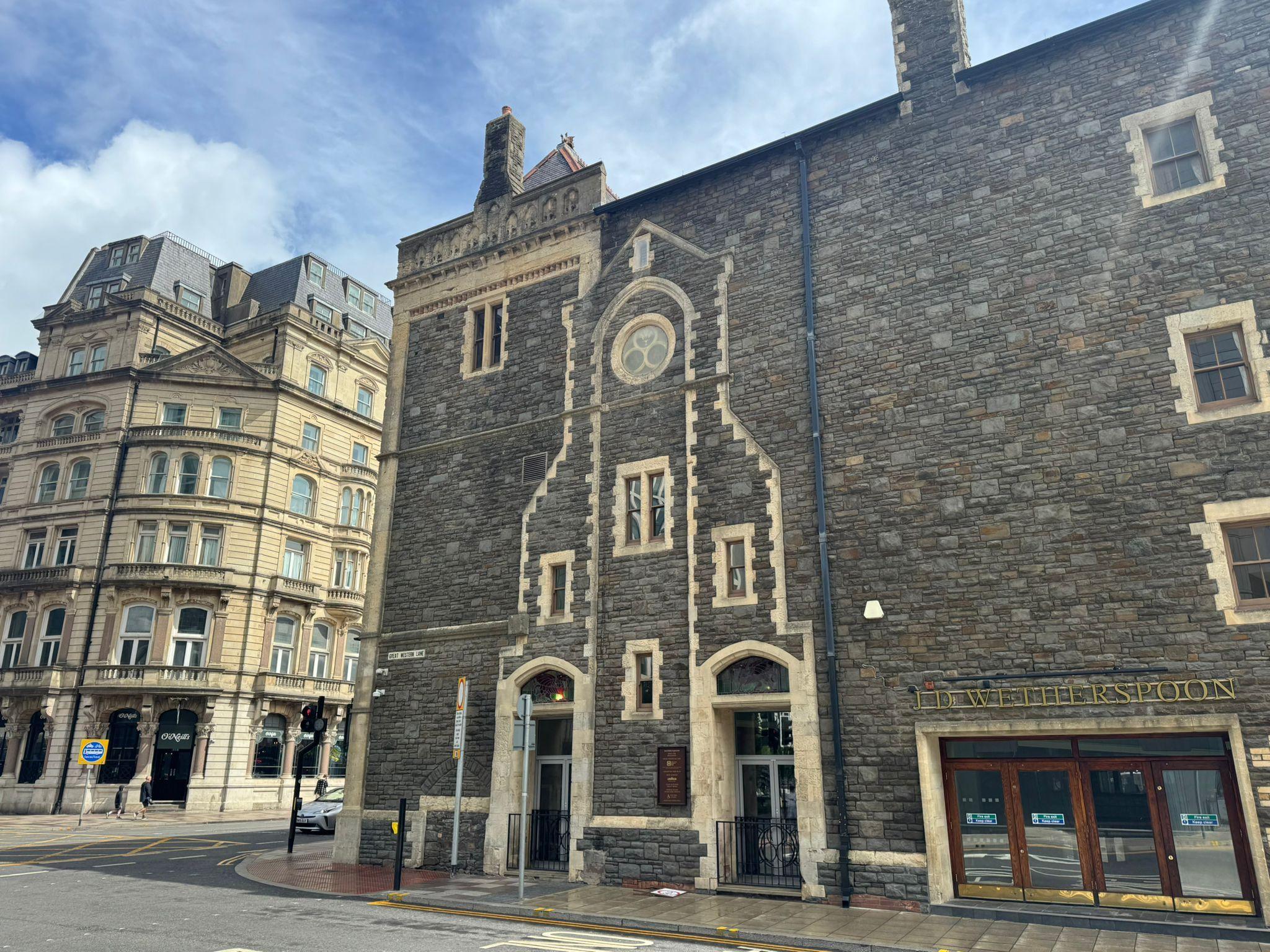 Amlinelliad o'r hen eglwys