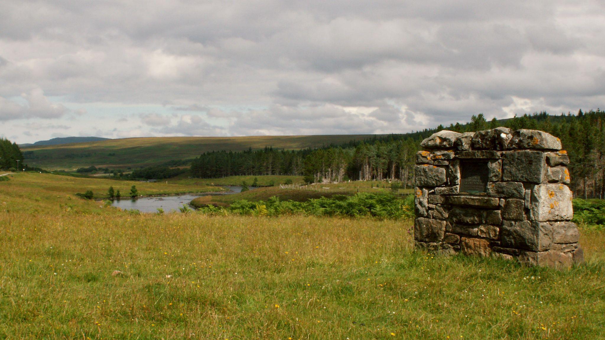 Carragh-chuimhne fuadachadh Rosail