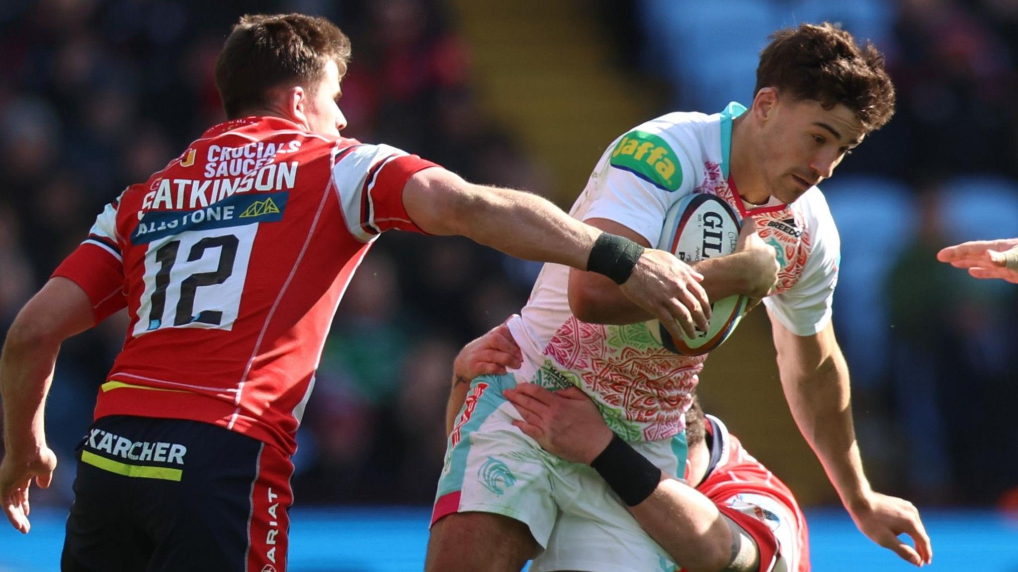 Leicester Tigers' Orlando Bailey (R)