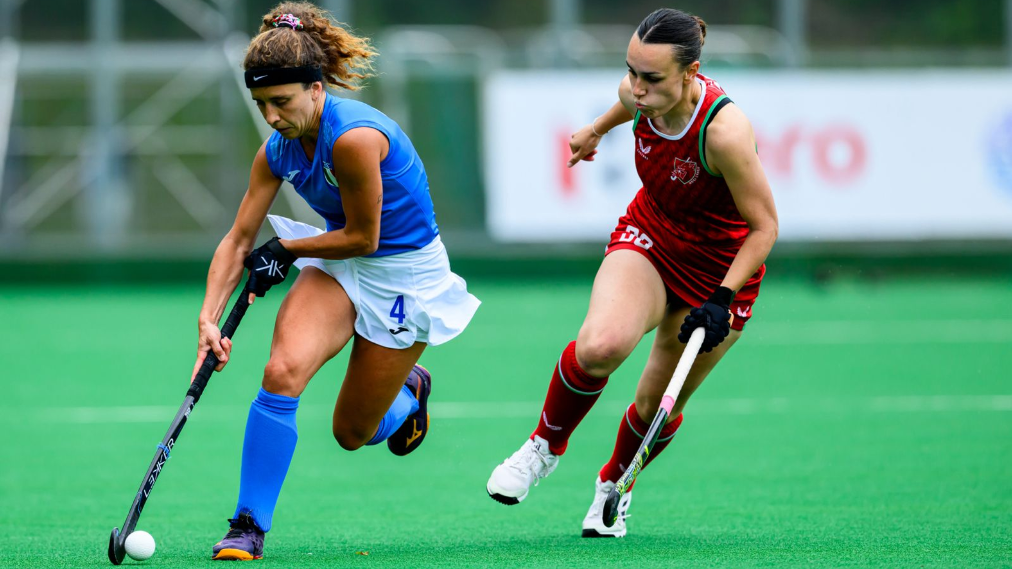 Beth Peers of Wales (right) challenges Italy's Victoria Cabut 