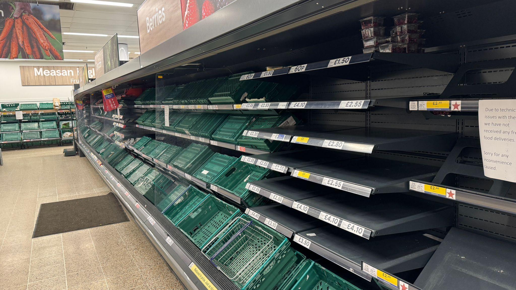 Sgeilfichean bùtha falamh