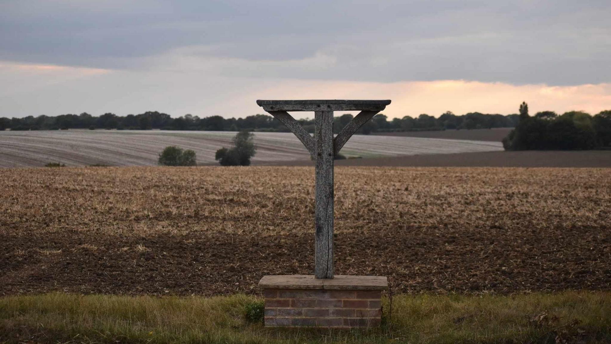 Mount for a stolen village sign