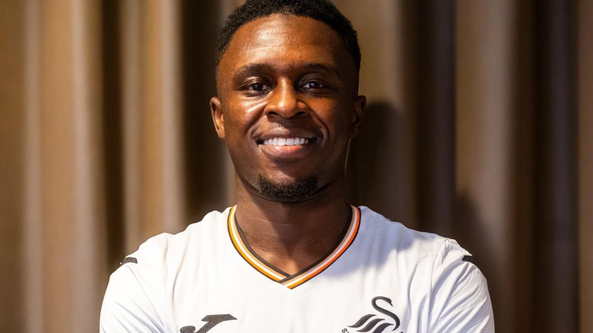 Zeidane Inoussa poses successful a Swansea City shirt