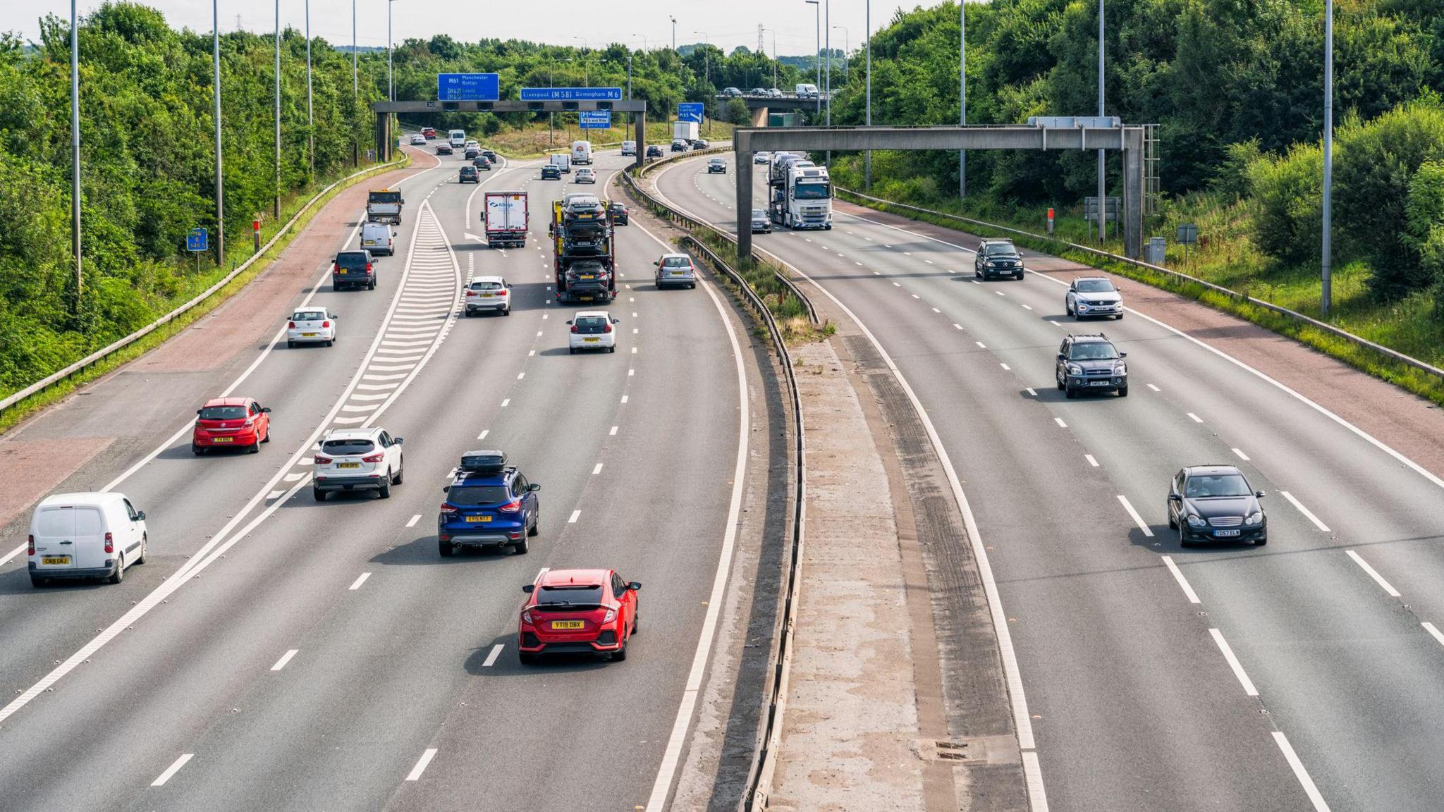 Traffic on the M6 Motorway looking south