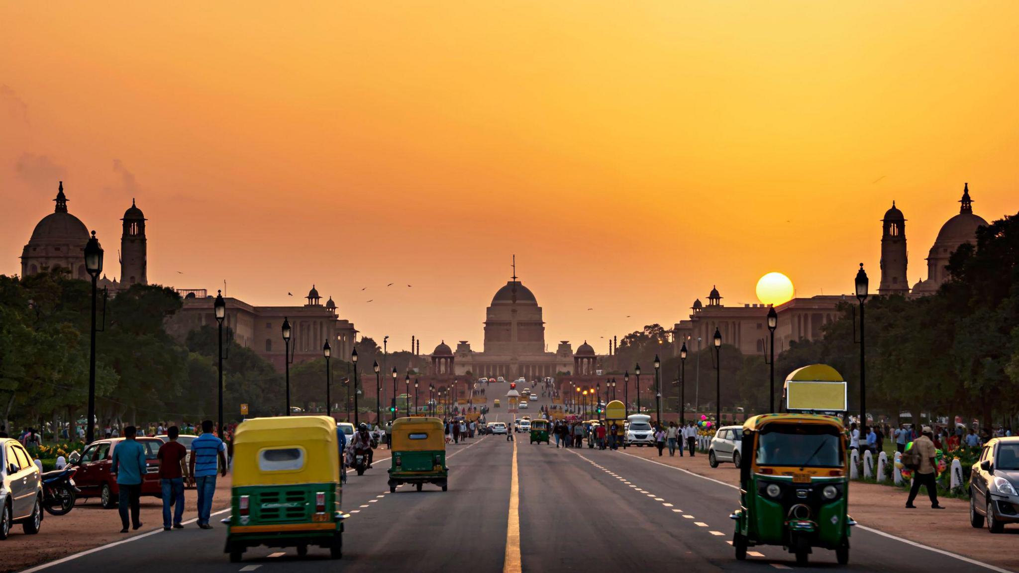 A street leading to the Rashtrapati Bhavan - the official residence of the President of India - at sunset.
