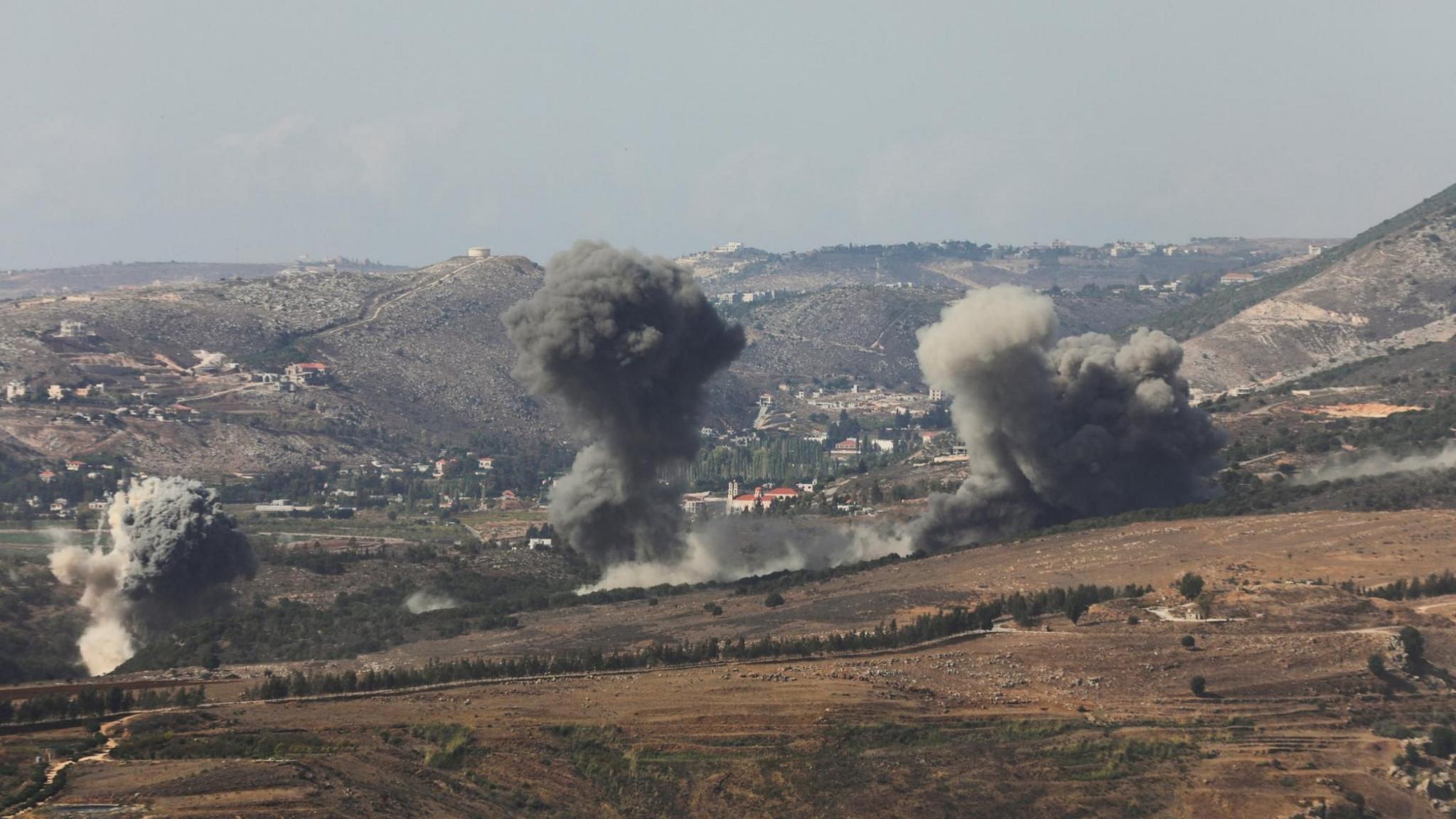 Smoke billows over the village of Aaichiyeh, in southern Lebanon, following Israeli strikes (20 October 2025)
