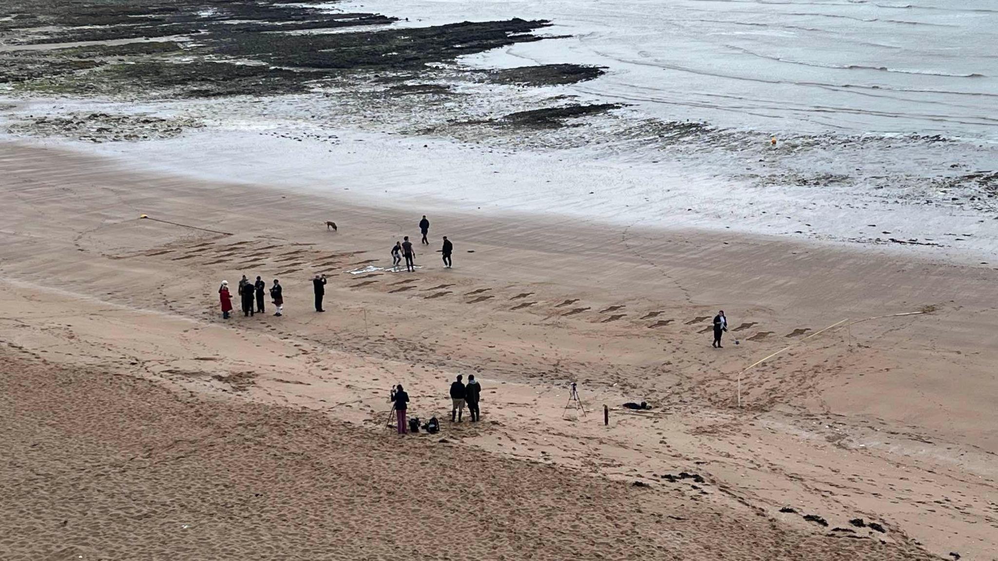 Wide view of the installation of figures of soldiers on the beach at Broadstairs