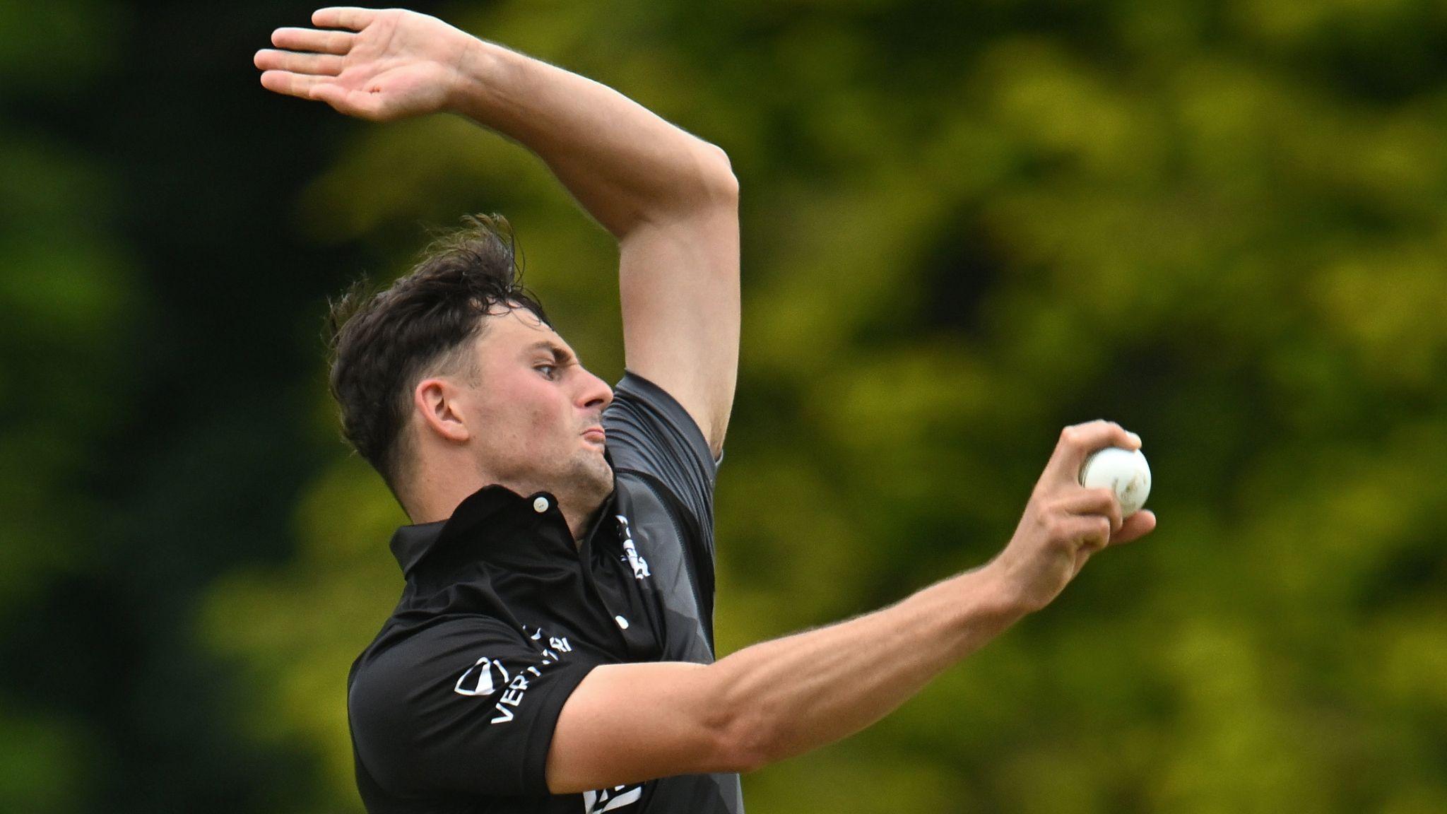 Ned Leonard bowling for Somerset