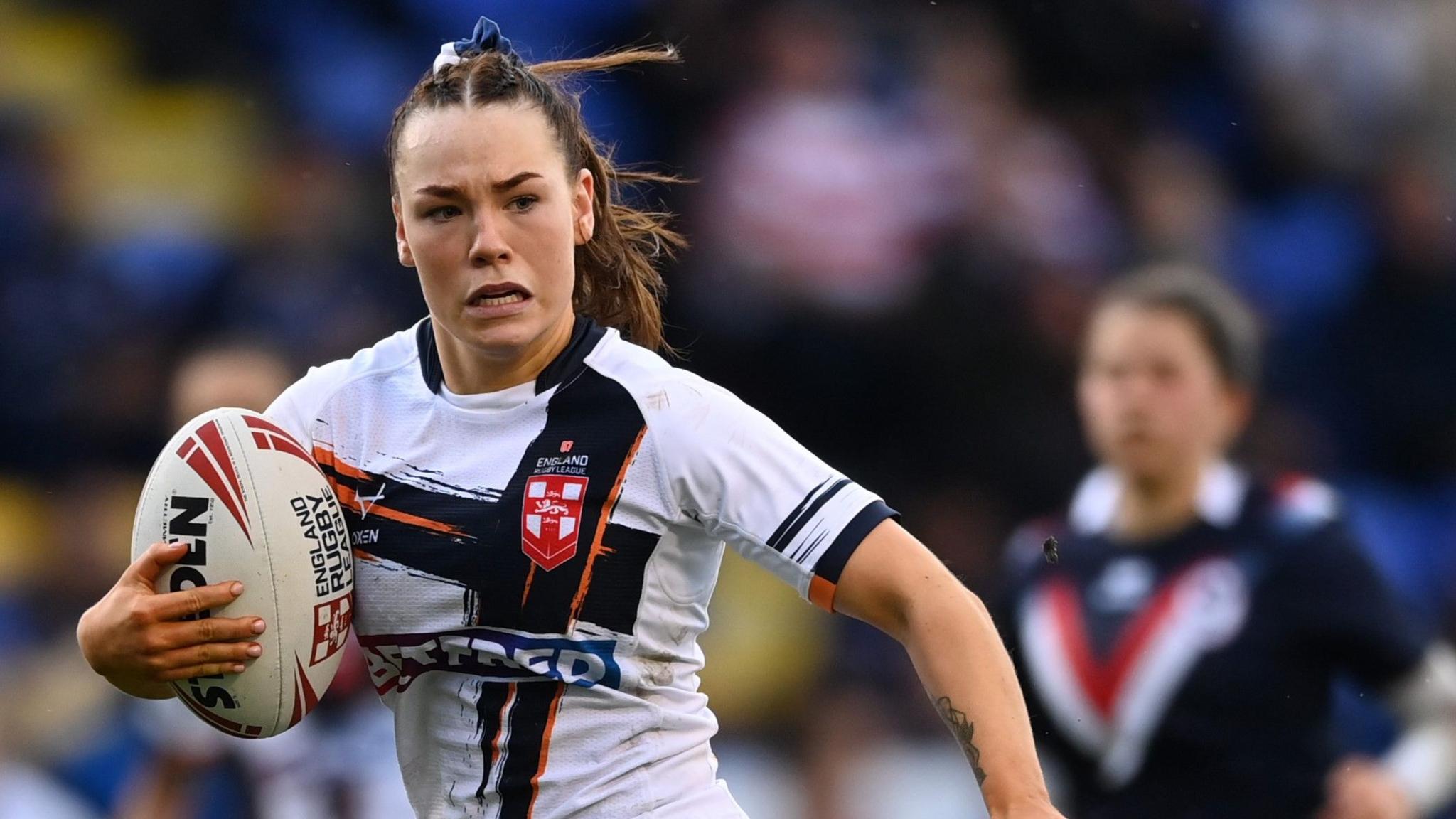 Hollie-Mae Dodd runs with the ball