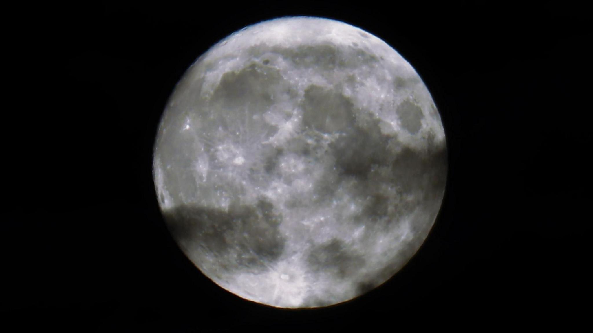 Image of full Moon photographed in night sky