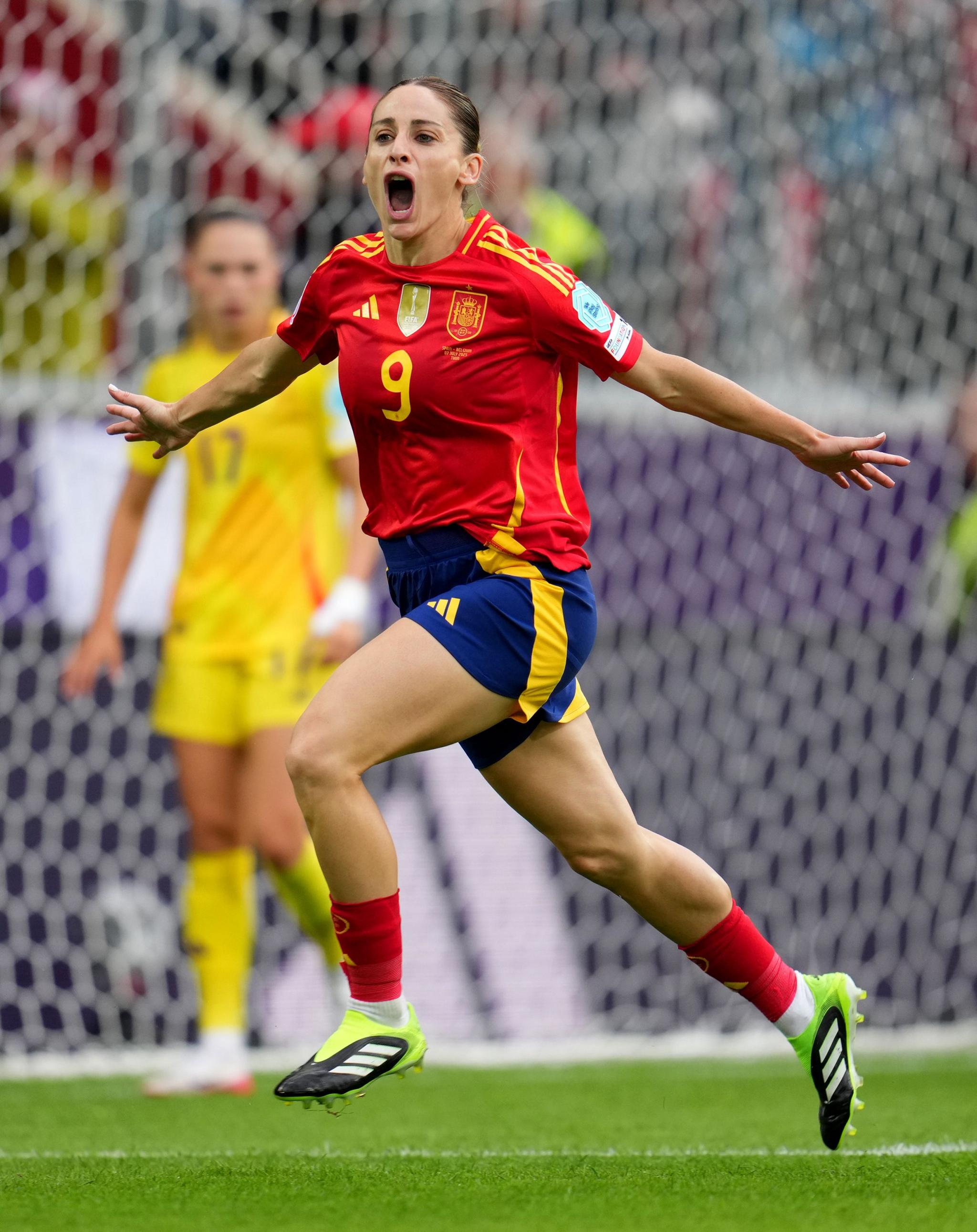 Spain's Esther Gonzalez celebrates scoring her team's third goal against Belgium. Photo by Aitor Alcalde