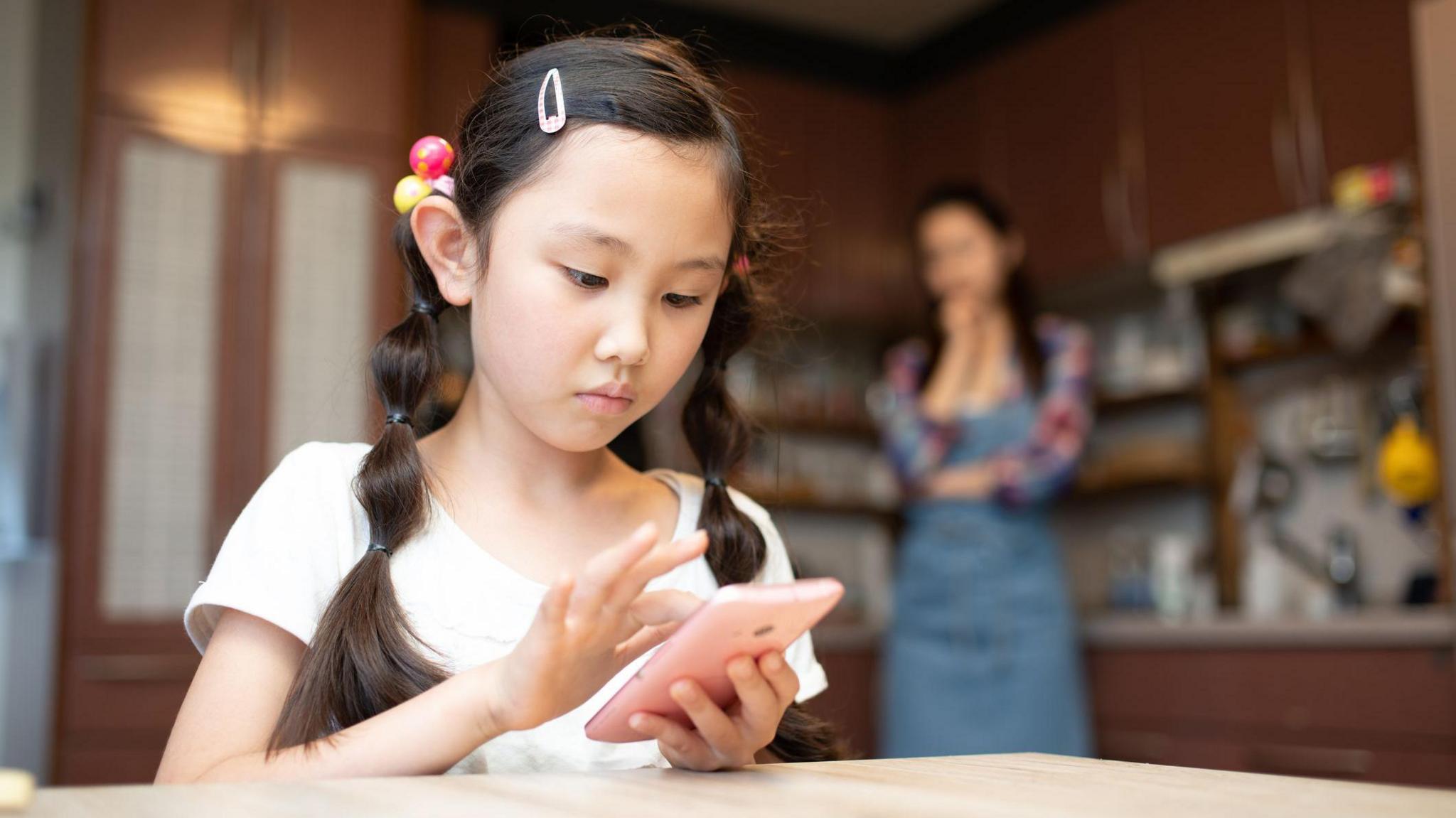 girl on smartphone