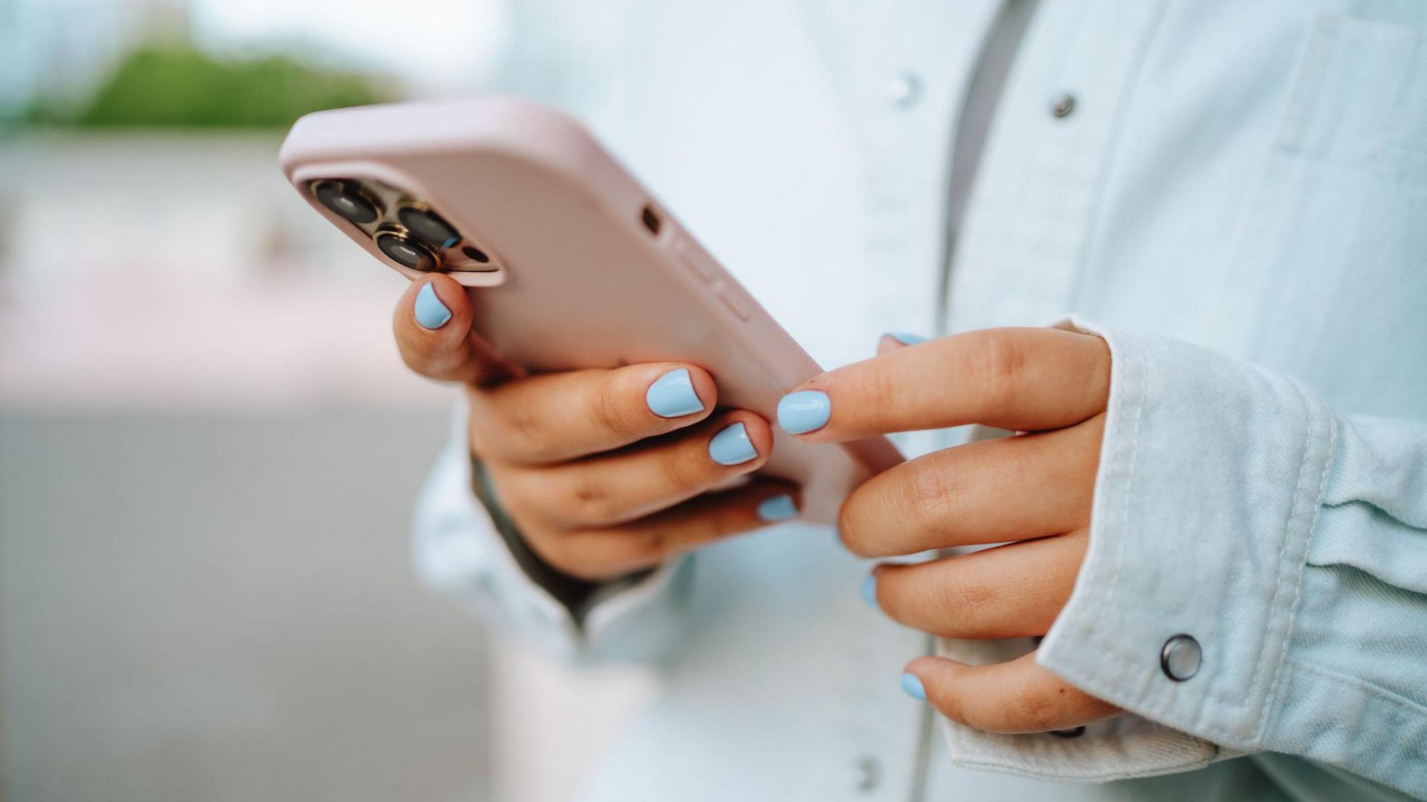 girl holding mobile phone. 