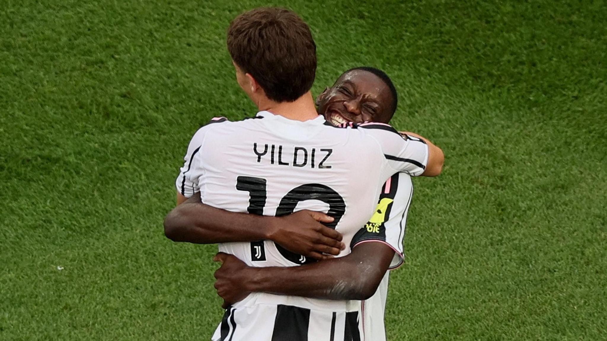 Randal Kolo Muani hugs Kenan Yildiz after his goal against Wydad.