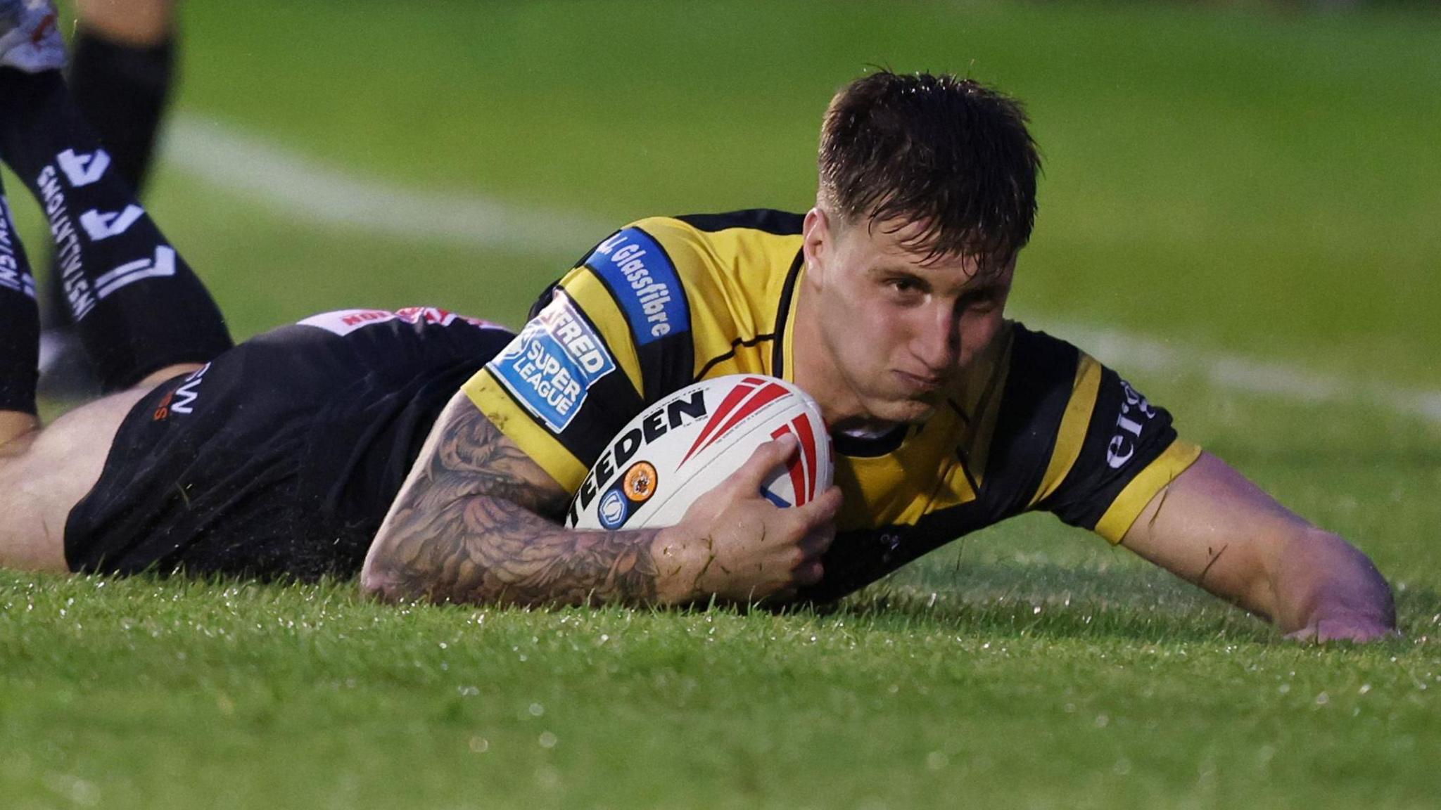 Alex Mellor scores a try for Castleford Tigers against London Broncos