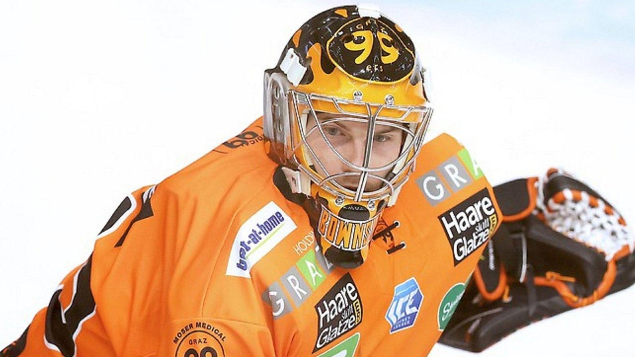 Ben Bowns in the orange netminder gear of Graz 99ers