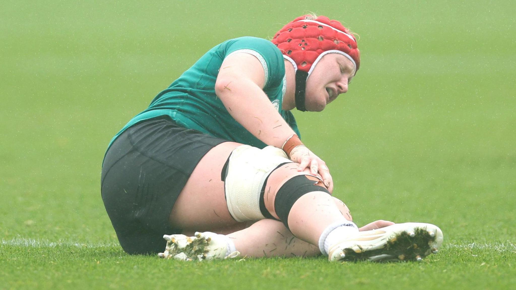 Aoife Wafer struggles with injury