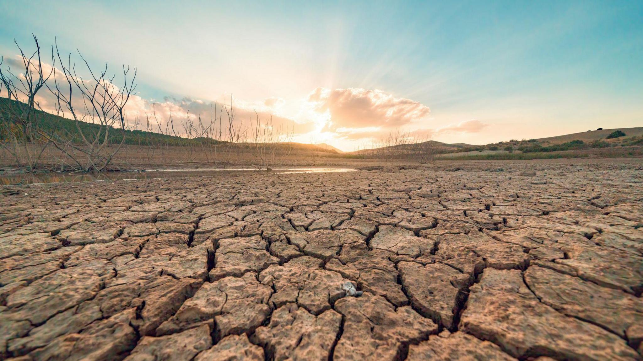 Drought impact, dry reservoir
